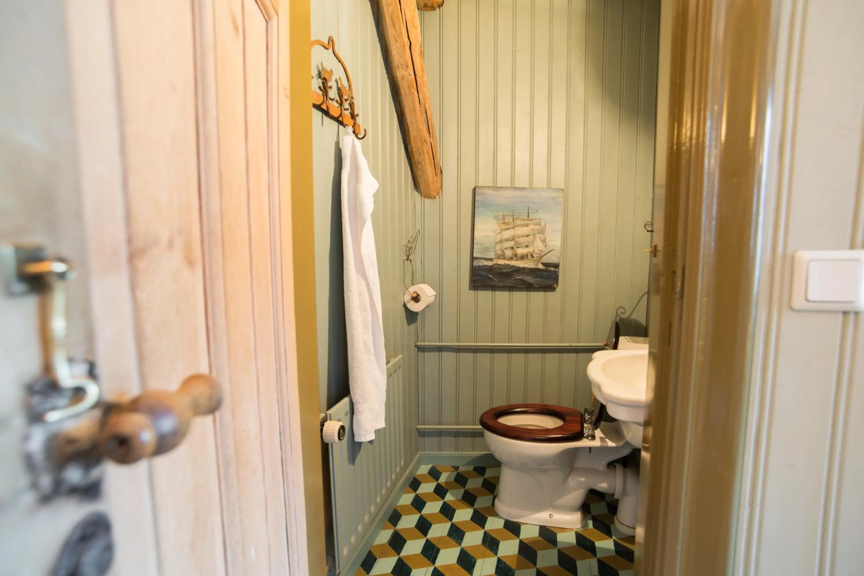 Bathroom in Reykjavík Treasure B&B