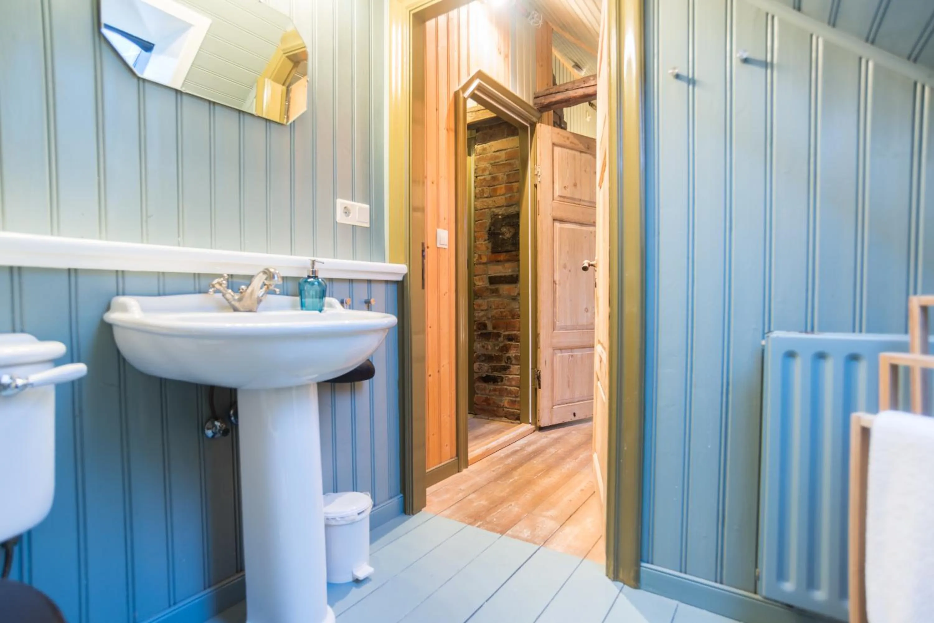 Shower in Reykjavík Treasure B&B