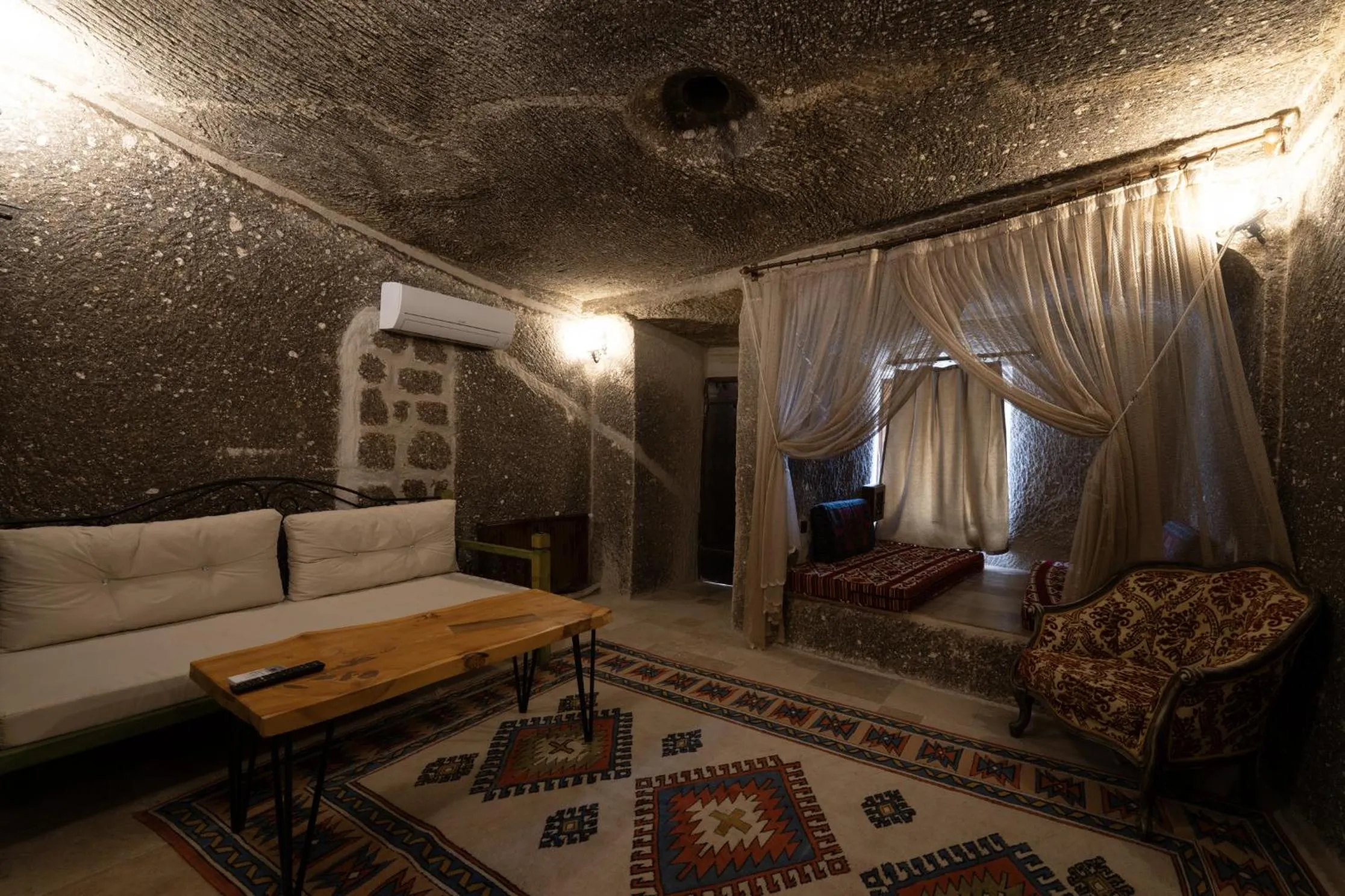 Living room in Grand Cave Suites