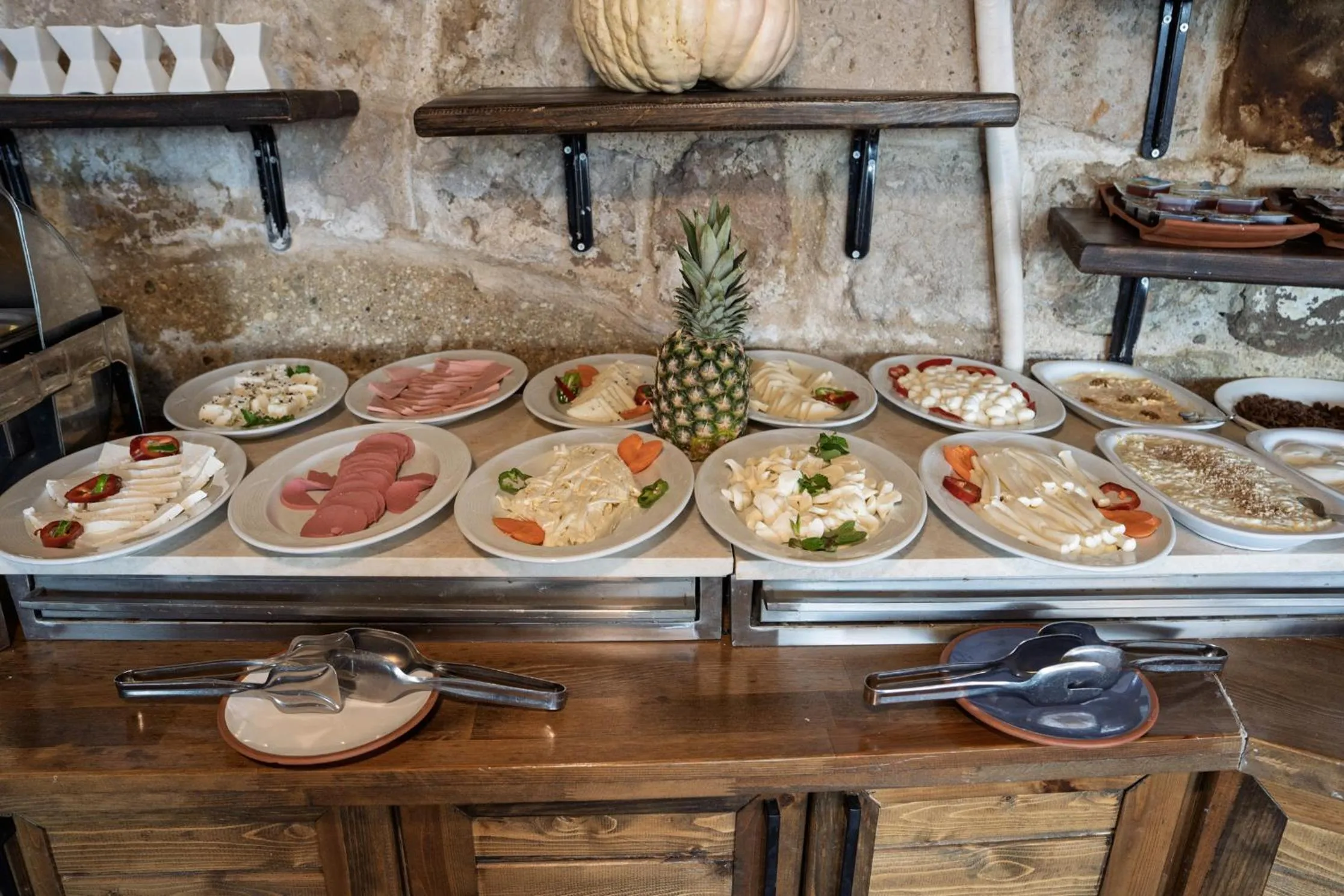 Breakfast in Grand Cave Suites