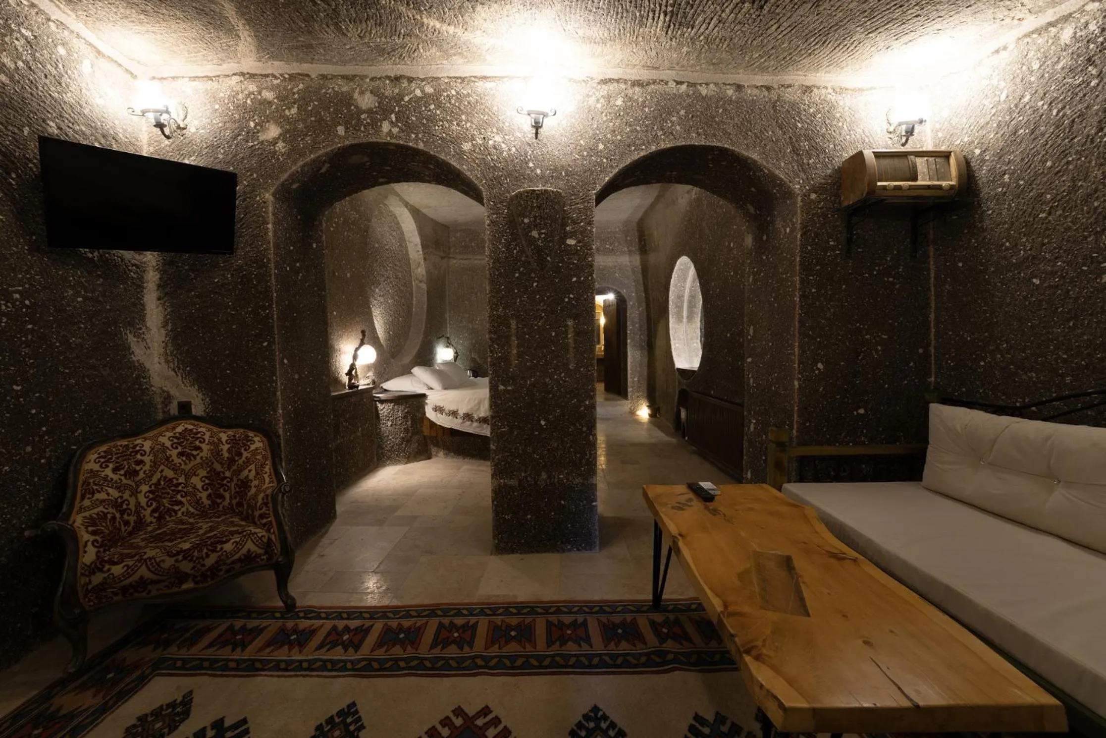 TV and multimedia in Grand Cave Suites