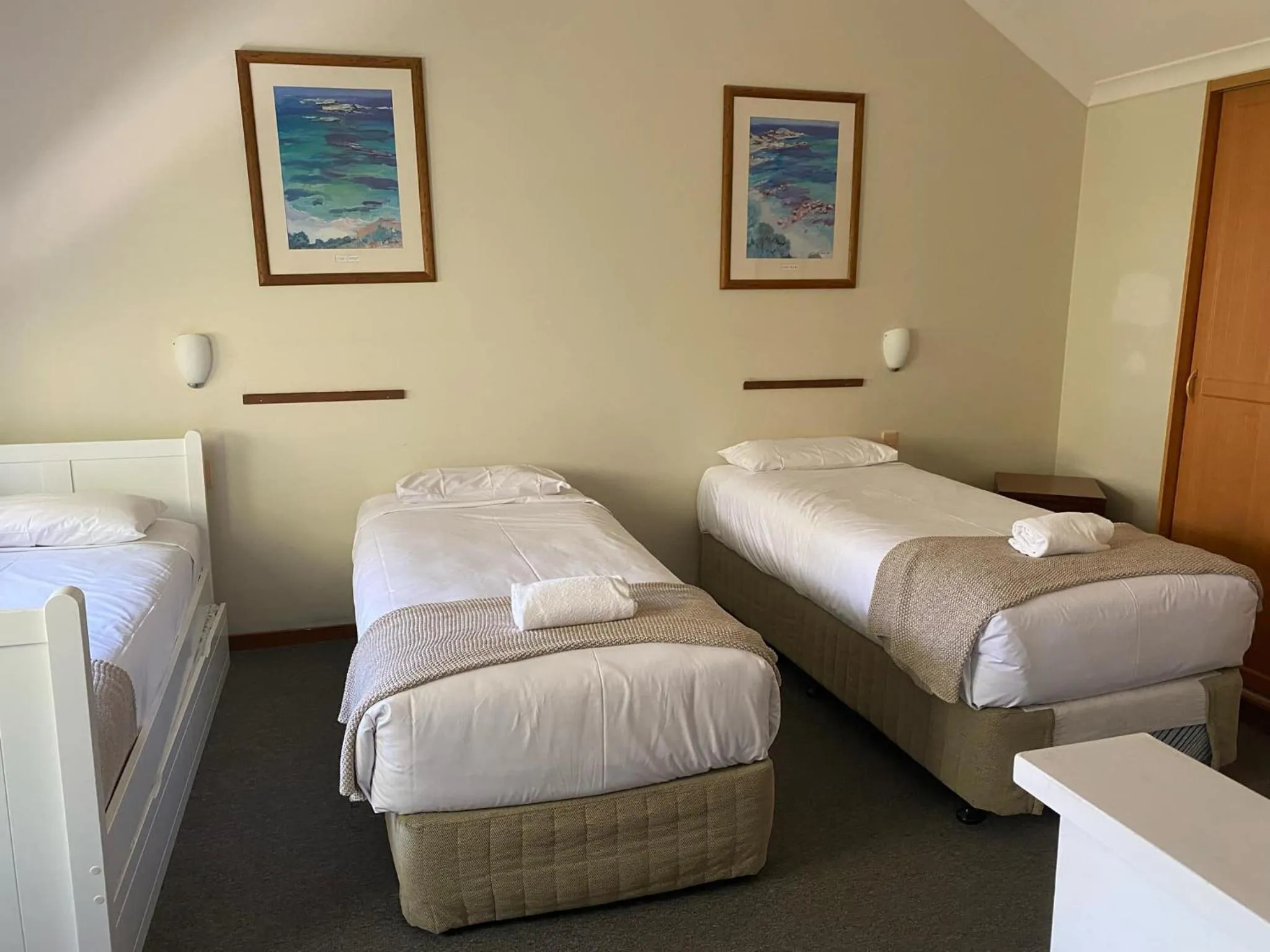 Bedroom, Bed in Presidential Bungalow