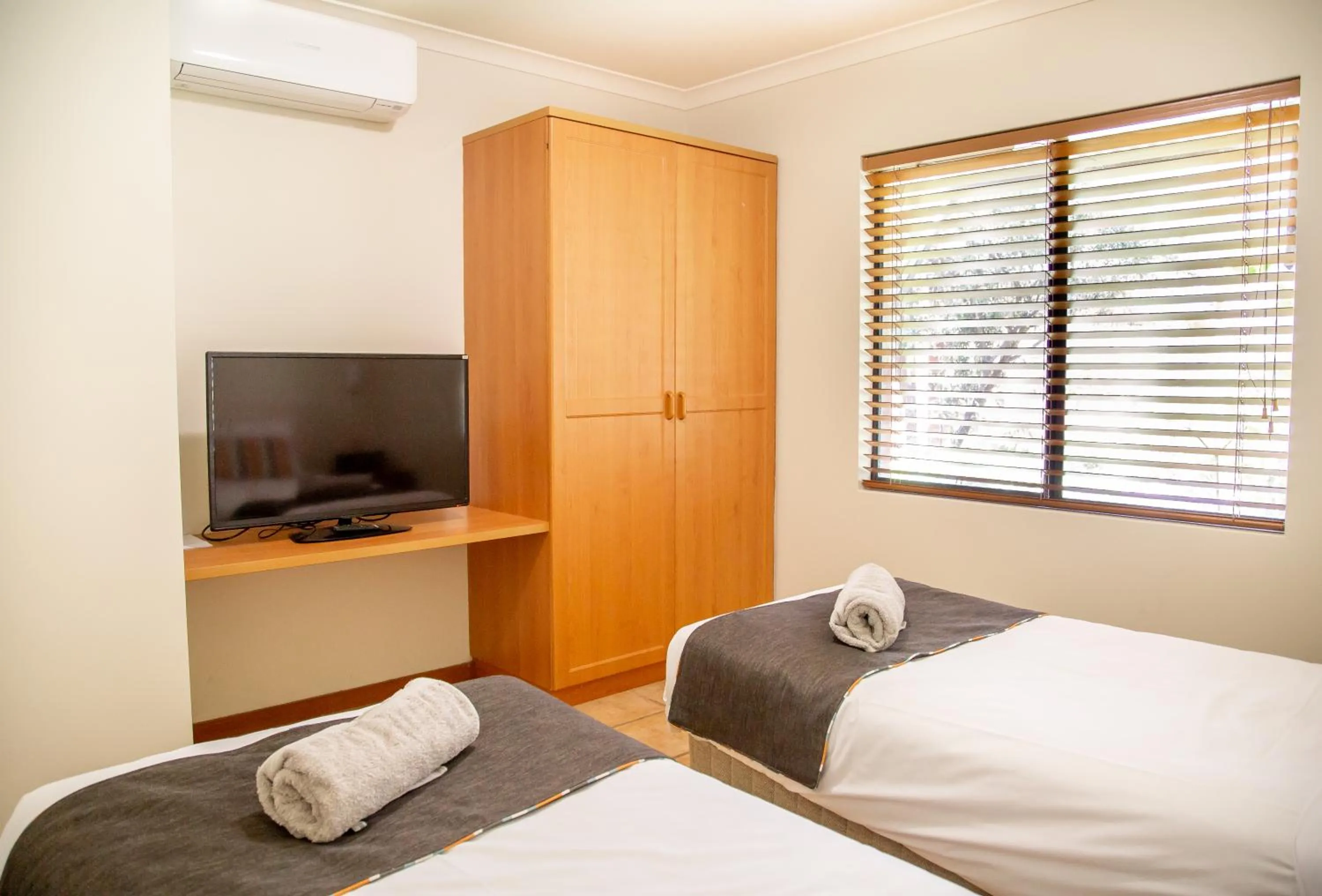 Bedroom, Bed in Presidential Bungalow