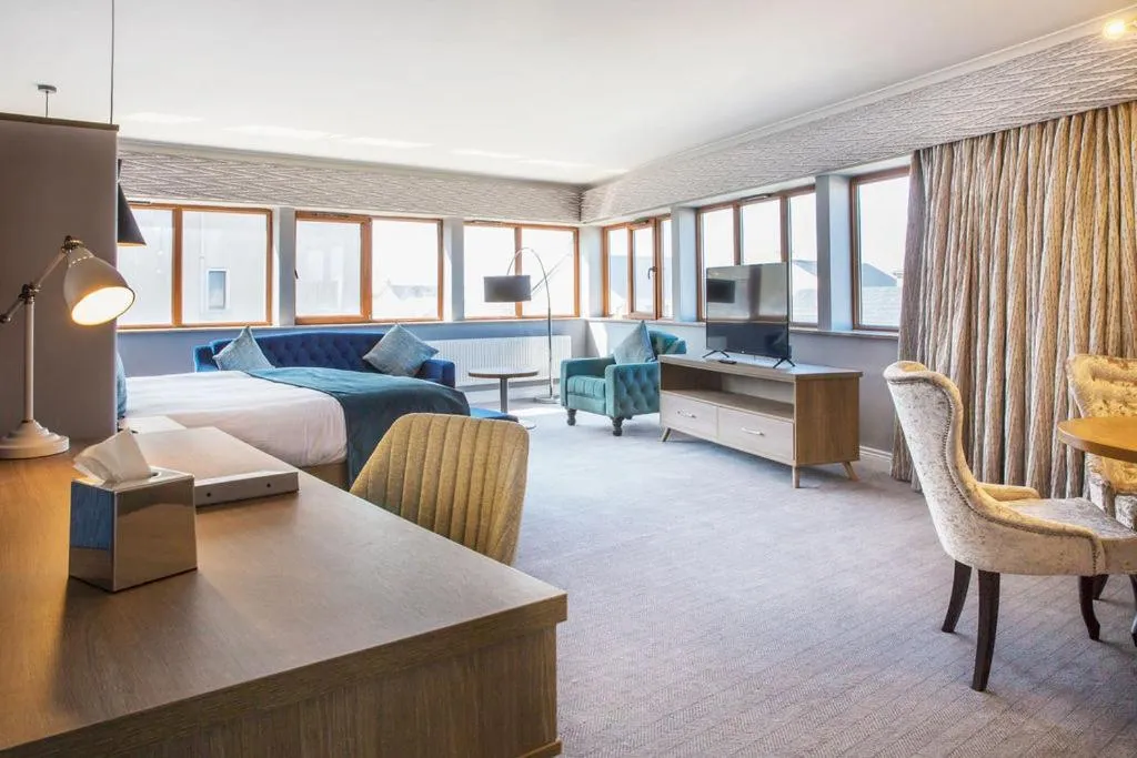 Bedroom, Bed in Diamond Coast Hotel