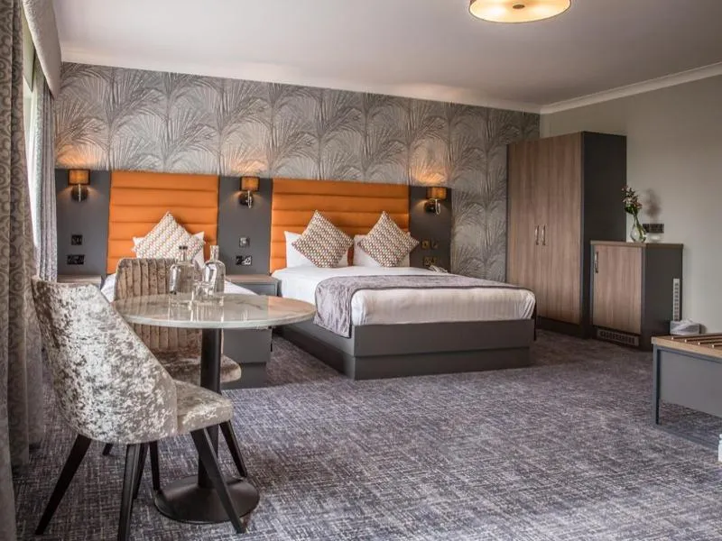 Bedroom, Bed in Diamond Coast Hotel