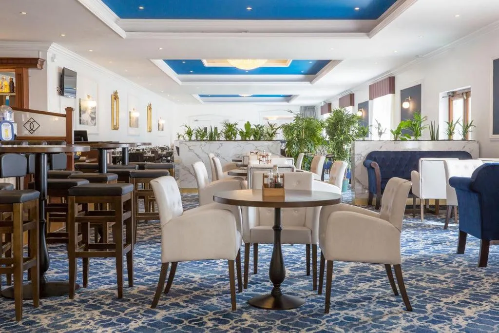 Lounge or bar in Diamond Coast Hotel