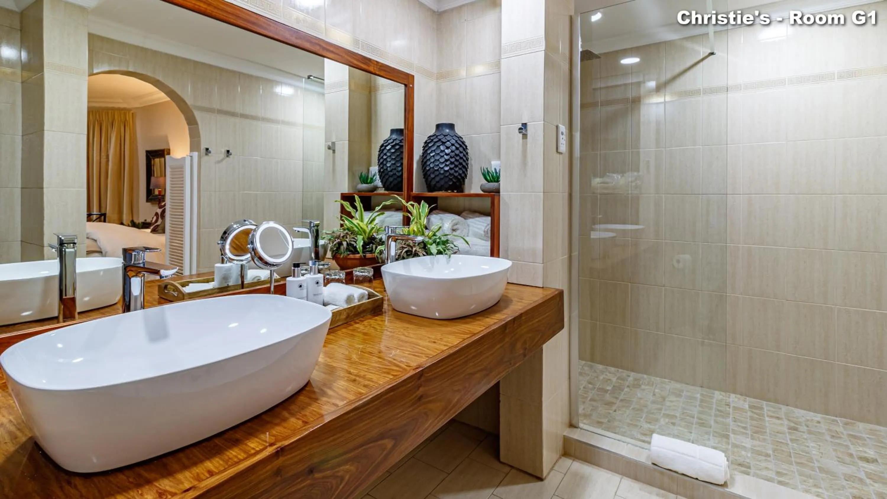 Shower in Christies at 32 on Russell