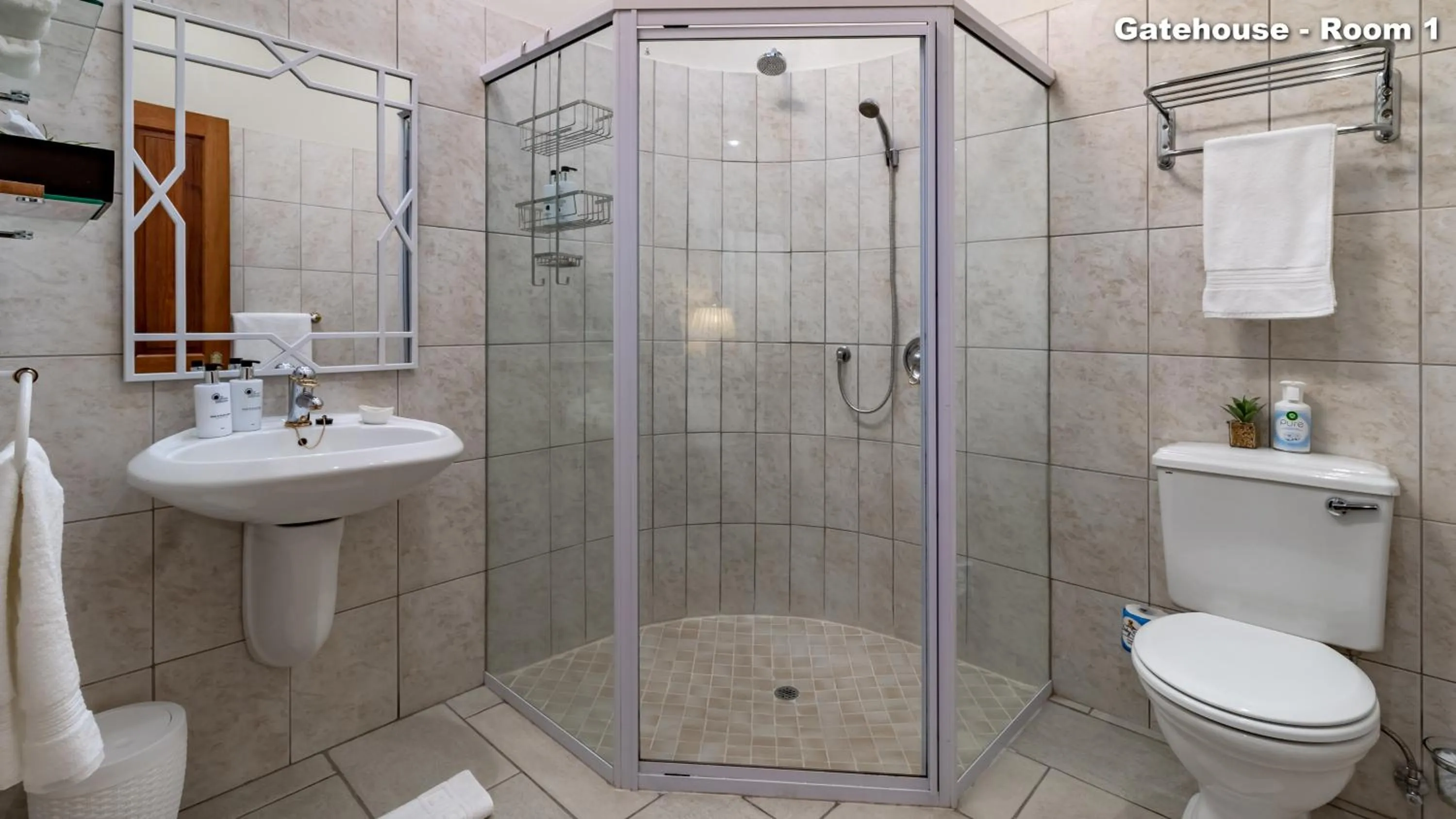 Shower in Christies at 32 on Russell