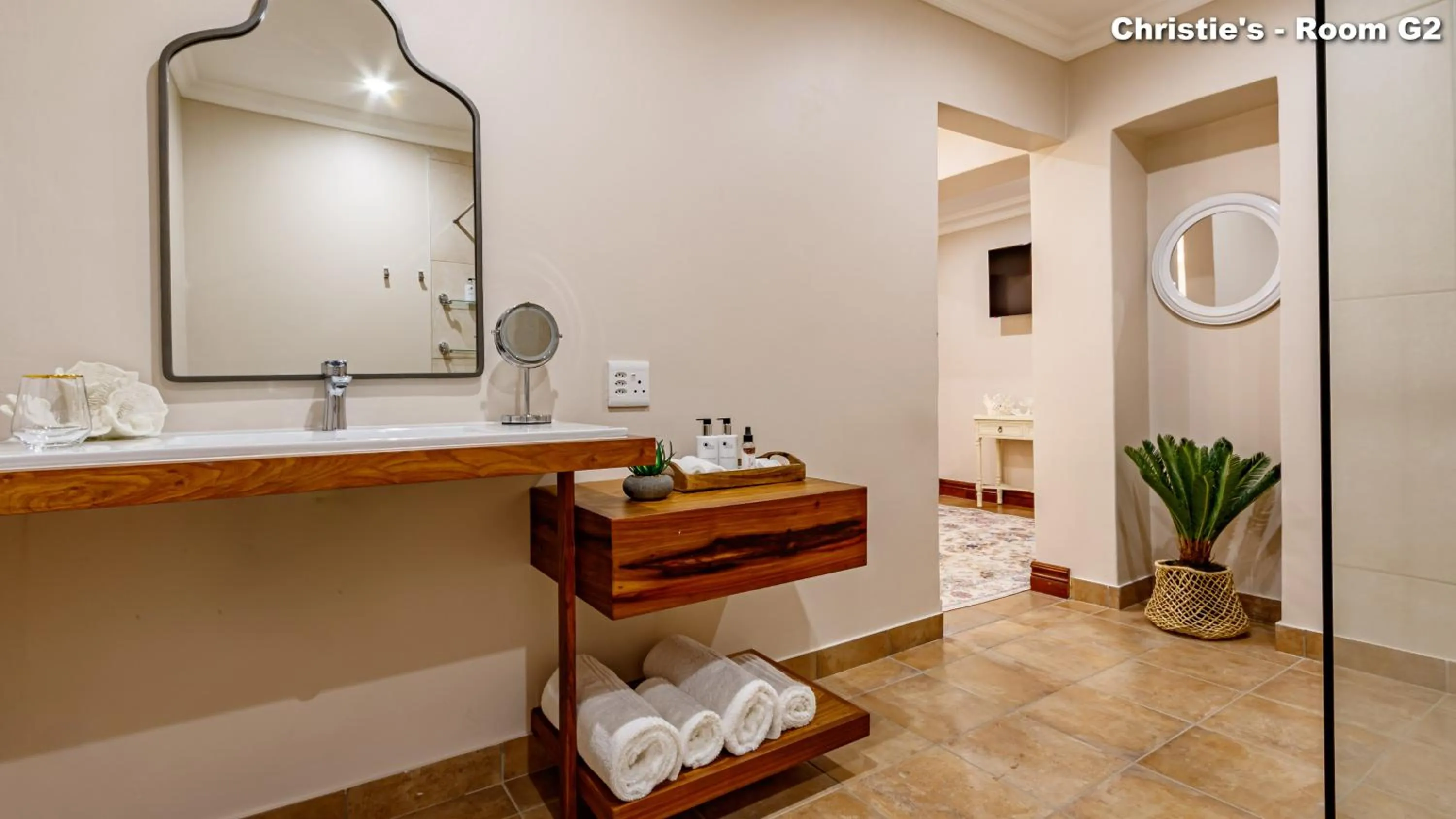 Shower in Christies at 32 on Russell