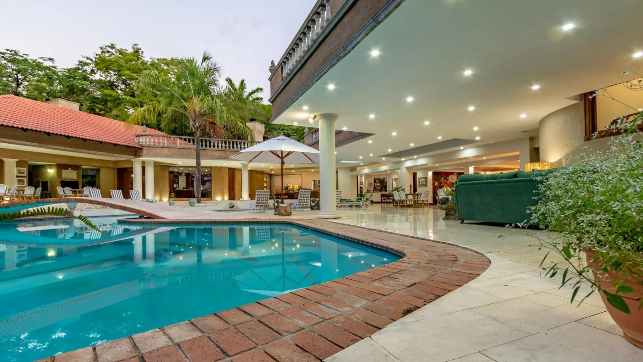 Patio in Christies at 32 on Russell