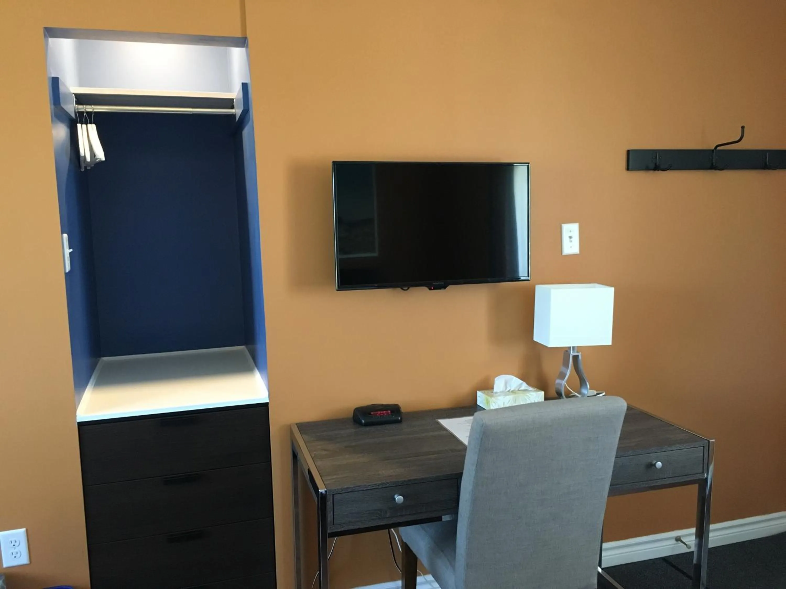 TV and multimedia in Annapolis Royal Inn & Suites