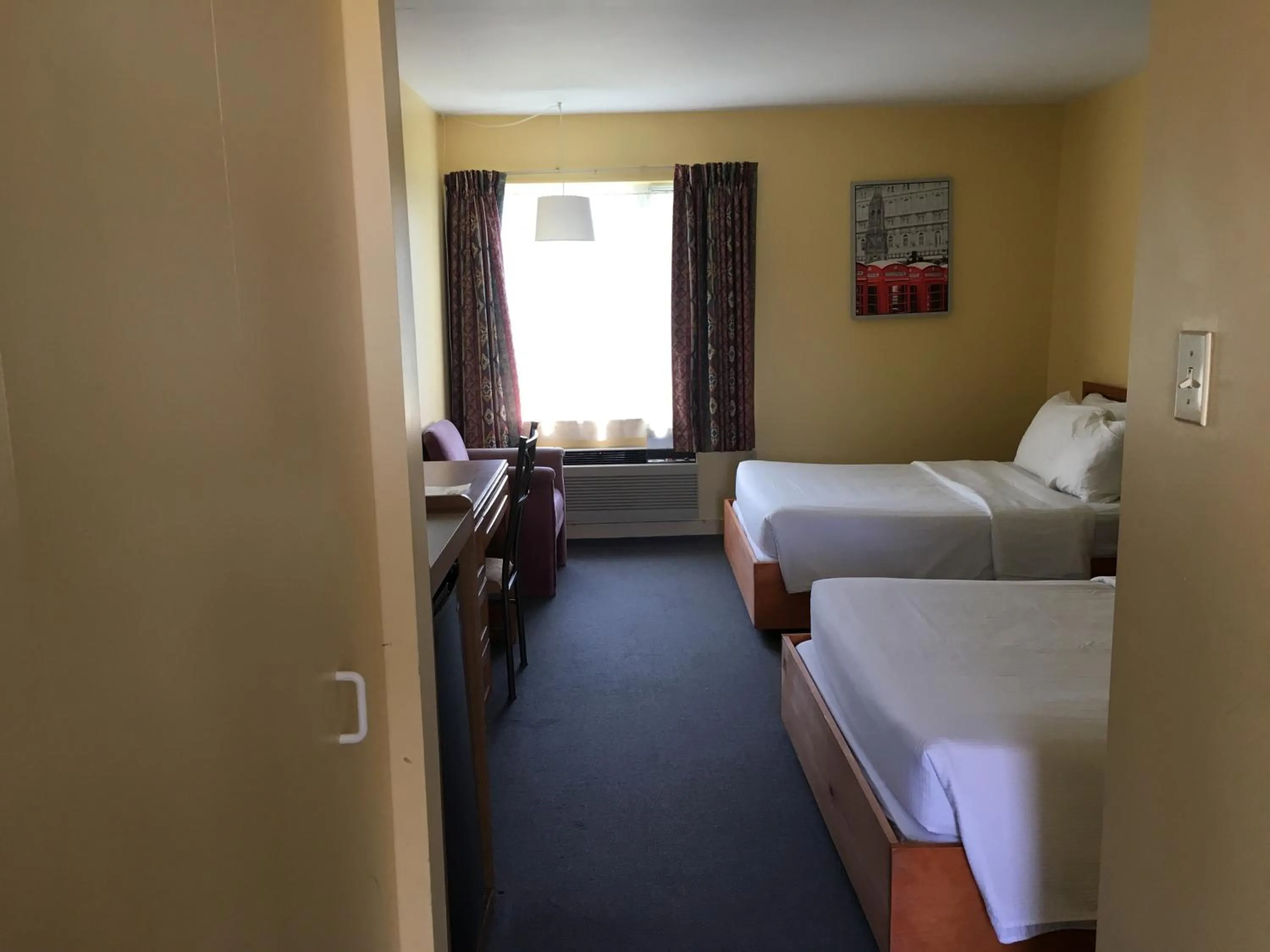 Photo of the whole room, Bed in Annapolis Royal Inn & Suites