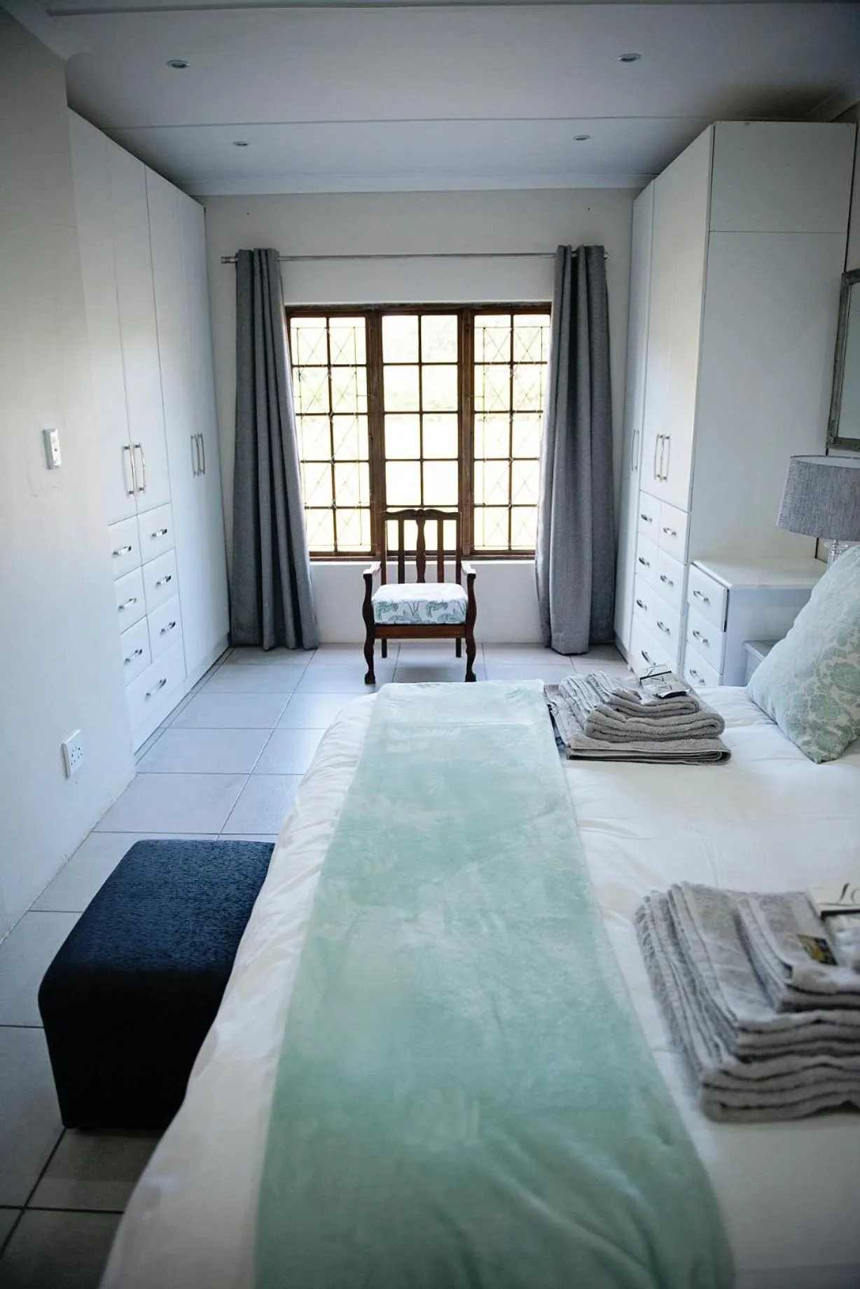 Bedroom, Bed in 870 on Riverview Drive