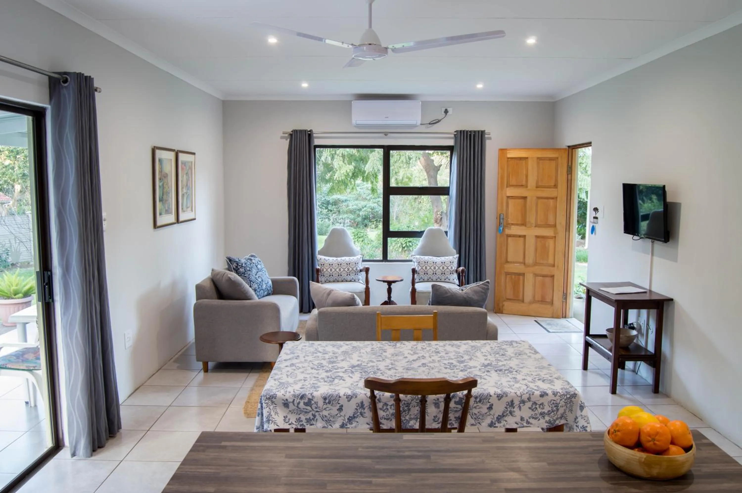 Living room in 870 on Riverview Drive