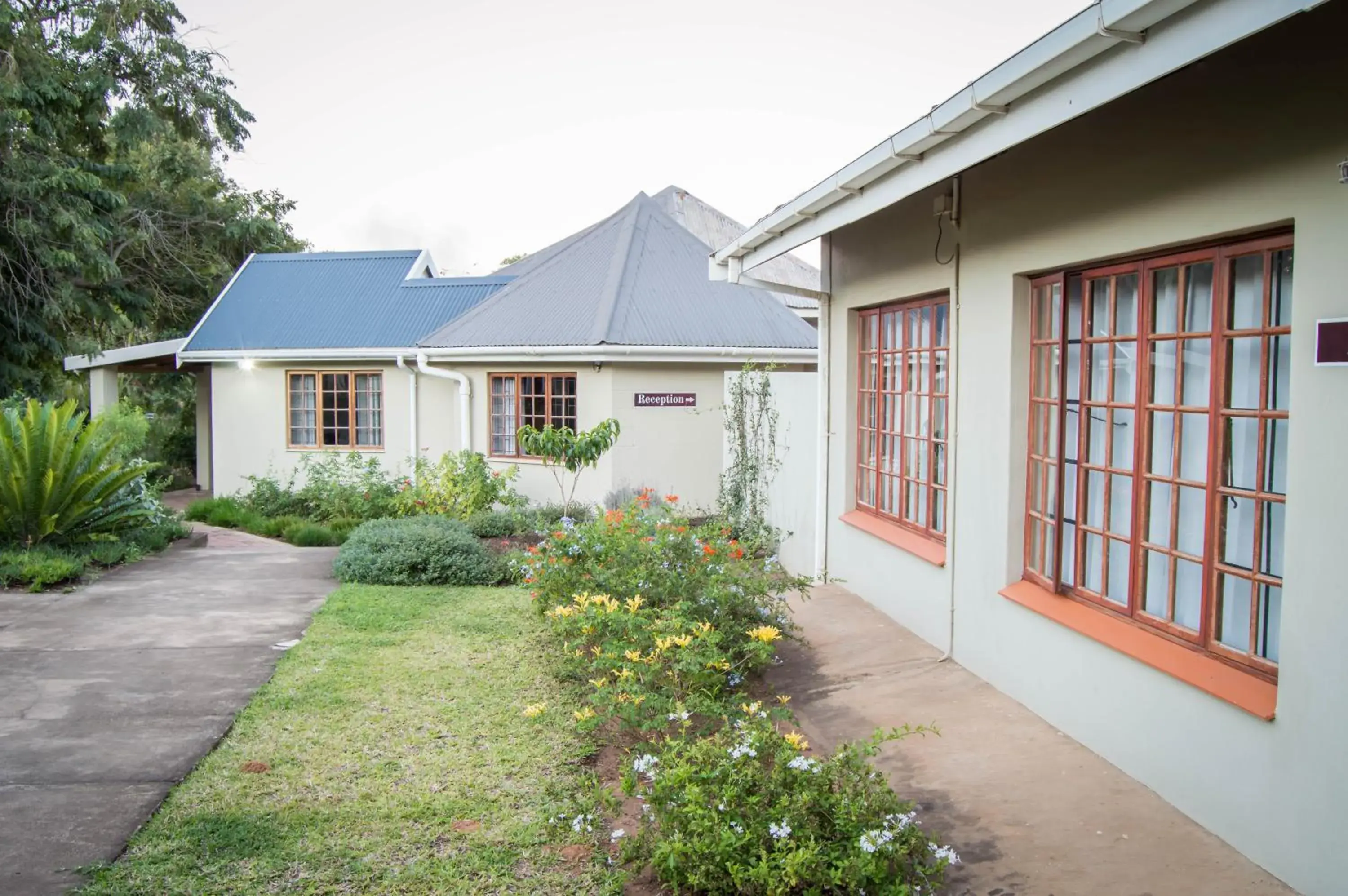 Self-Catering Cottage - single occupancy in 870 on Riverview Drive Self-Catering Cottage - single occupancy in 870 on Riverview Drive