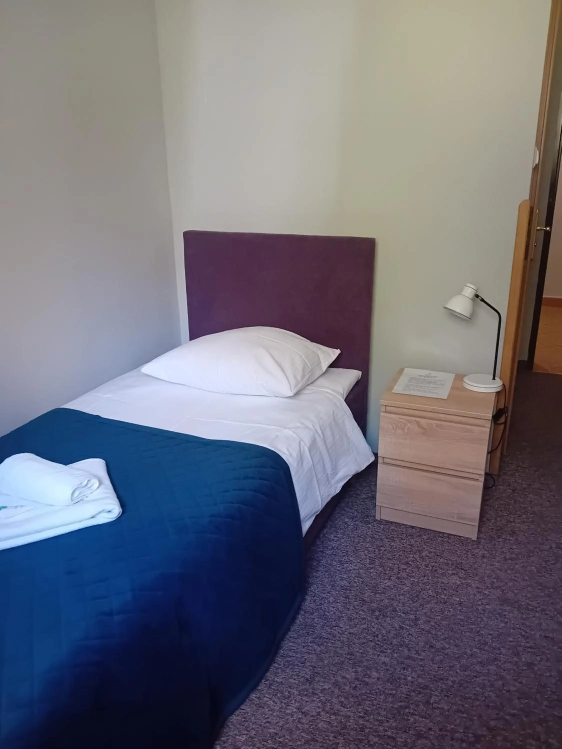 Photo of the whole room, Bed in Ośrodek Konferencyjno-Wypoczynkowy "Krucze Skały" w Karpaczu