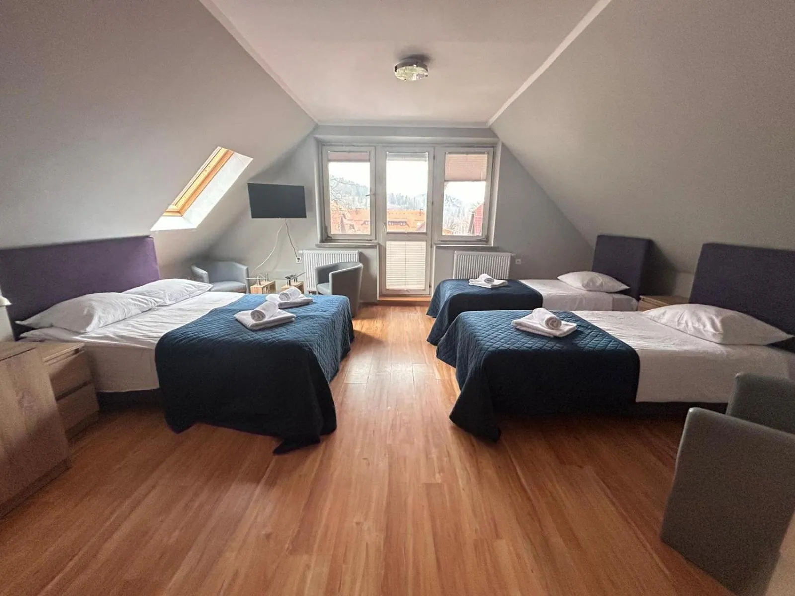 Photo of the whole room, Bed in Ośrodek Konferencyjno-Wypoczynkowy "Krucze Skały" w Karpaczu