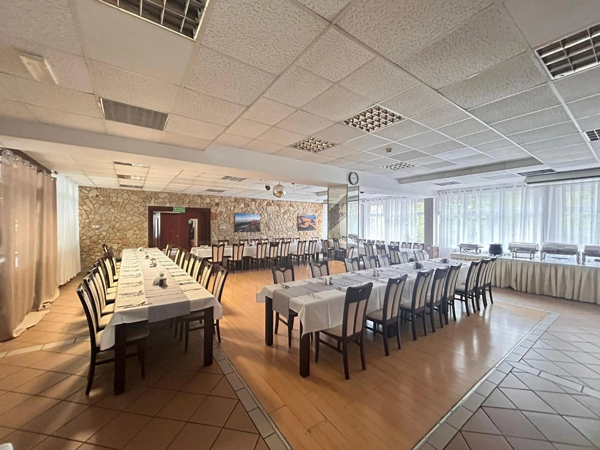 Dining area in Ośrodek Konferencyjno-Wypoczynkowy "Krucze Skały" w Karpaczu