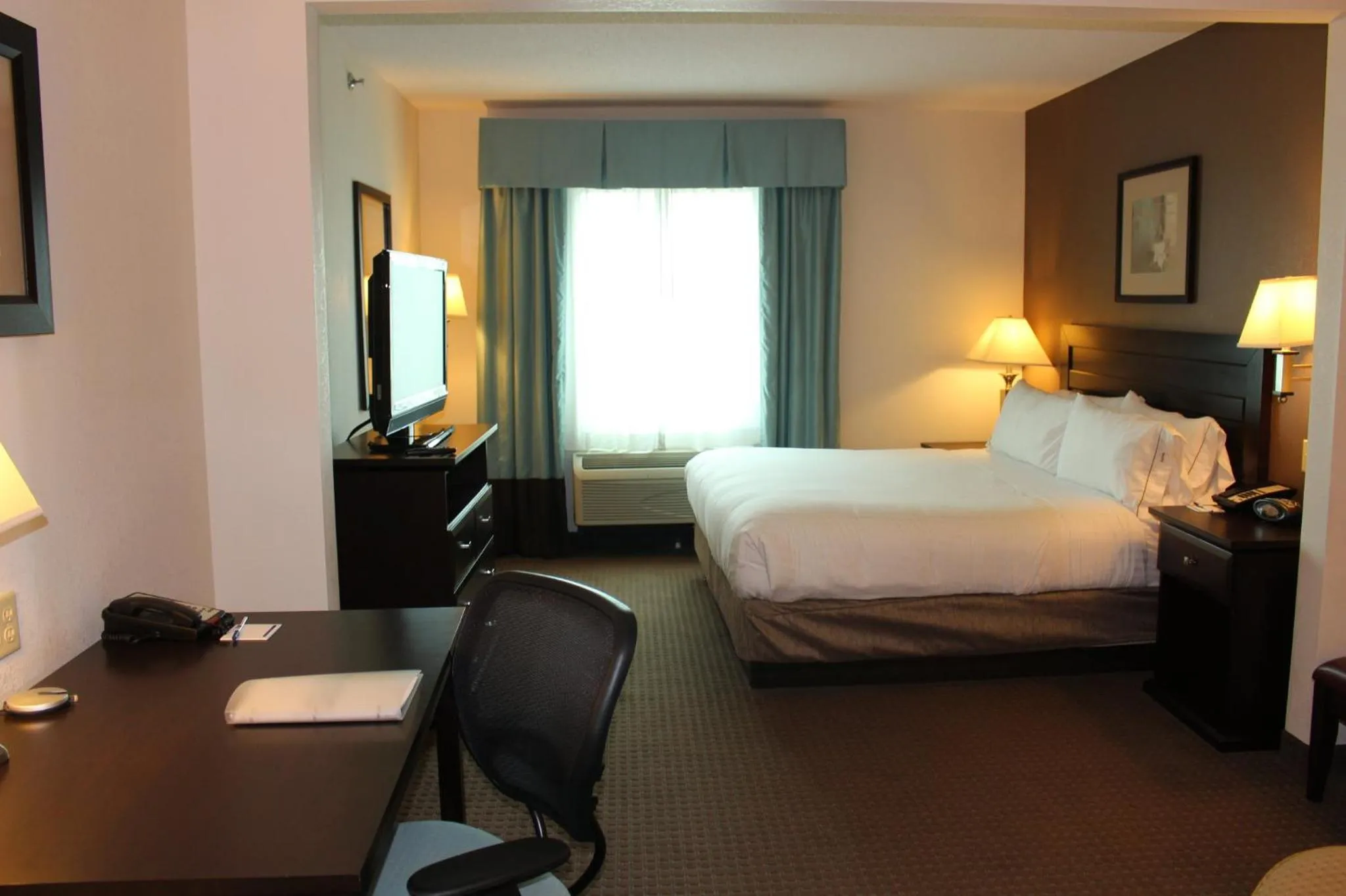 Photo of the whole room, Bed in Holiday Inn Express & Suites Mobile West I-10 by IHG