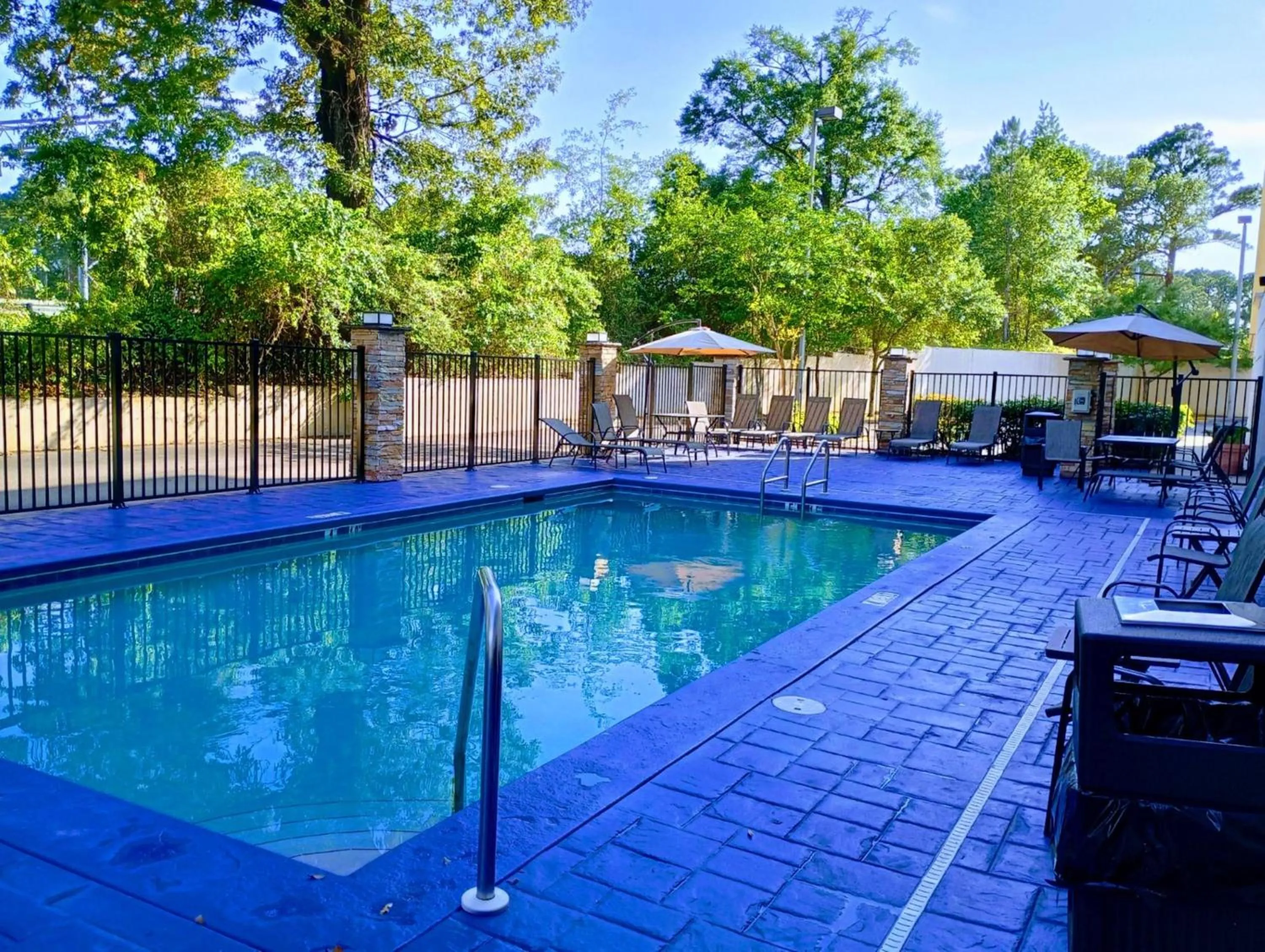 Swimming pool in Holiday Inn Express & Suites Mobile West I-10 by IHG