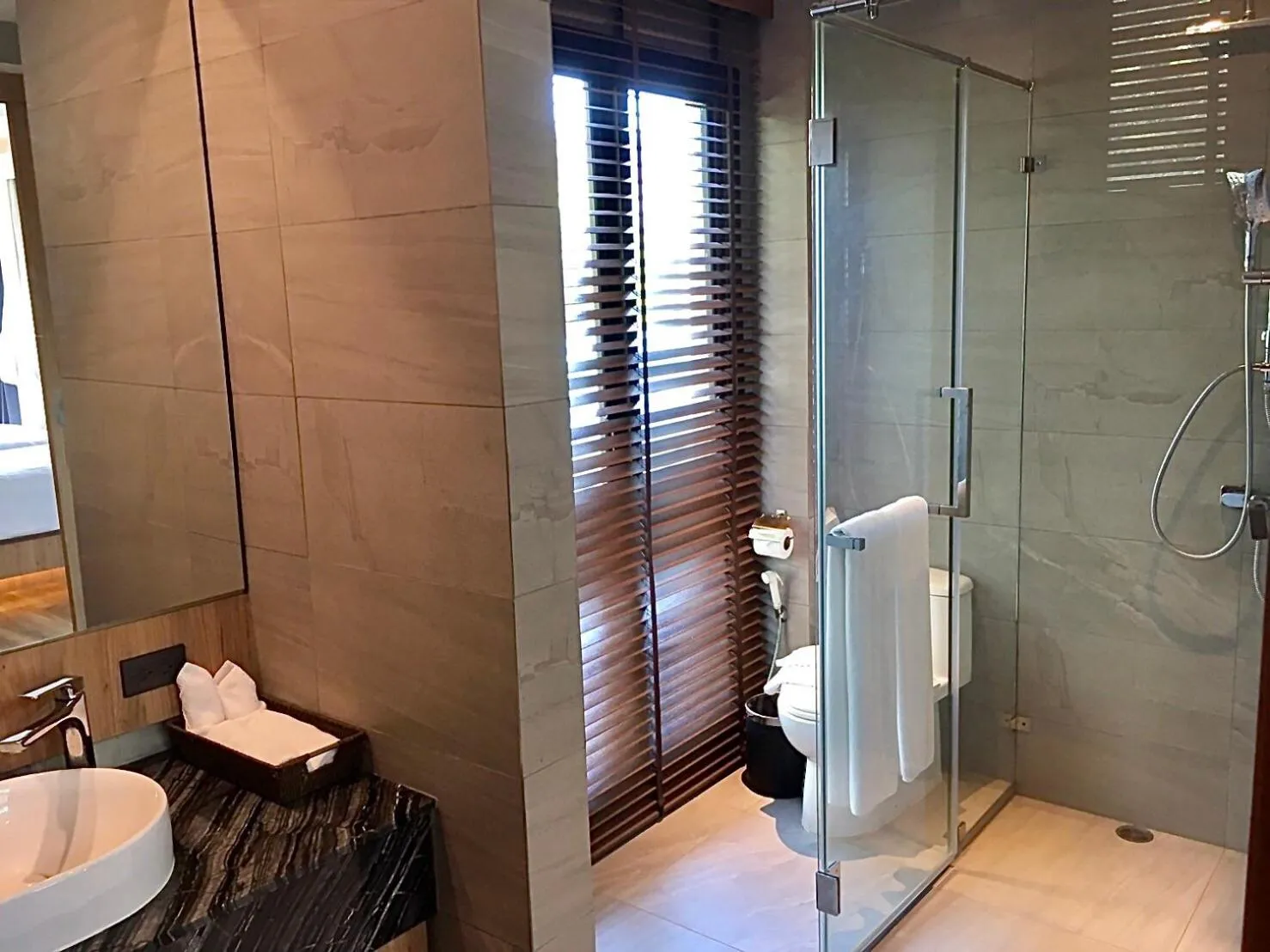 Shower in Green Pix Khaoyai