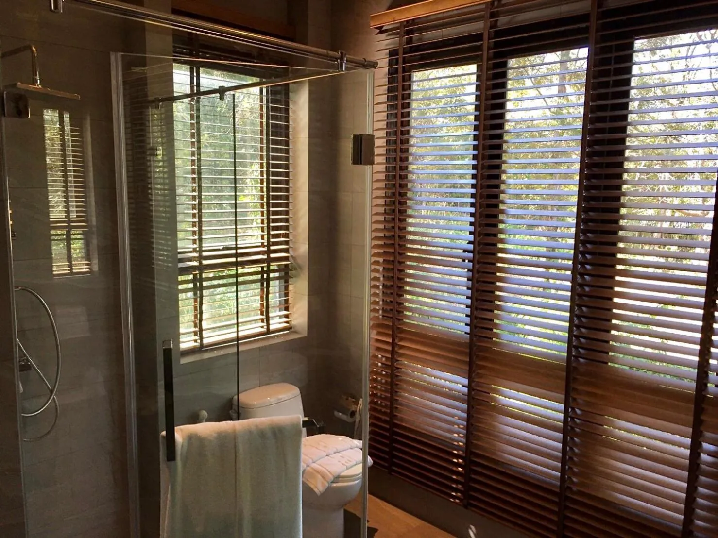 Shower in Green Pix Khaoyai