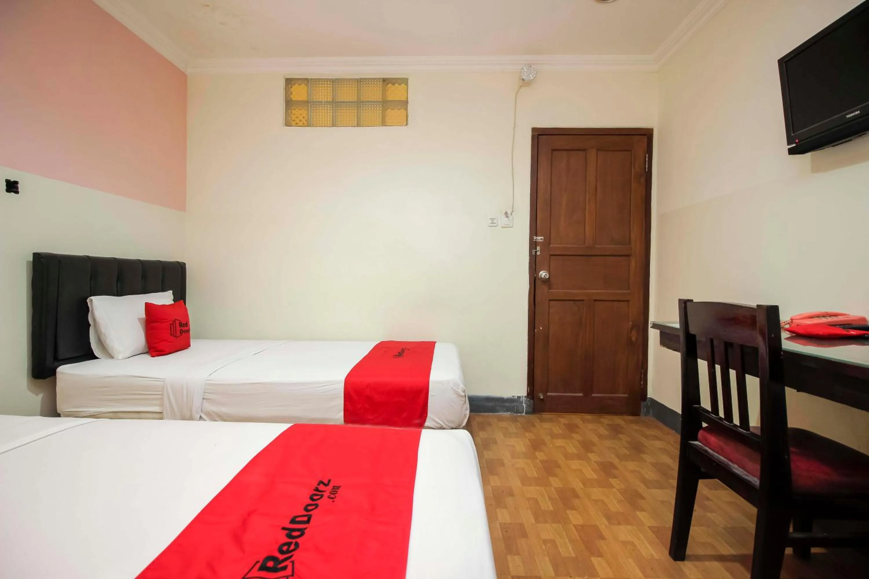 Bed in RedDoorz near Bethesda Manado