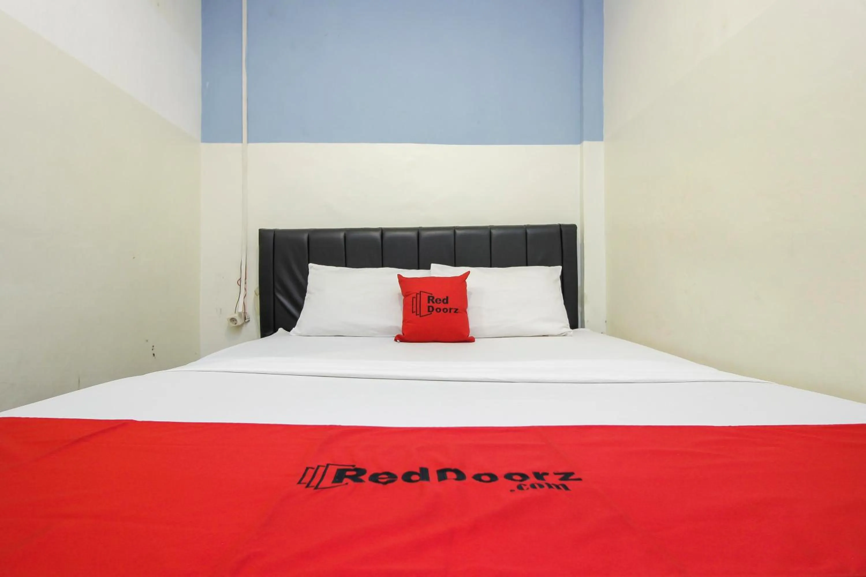 Bedroom, Bed in RedDoorz near Bethesda Manado