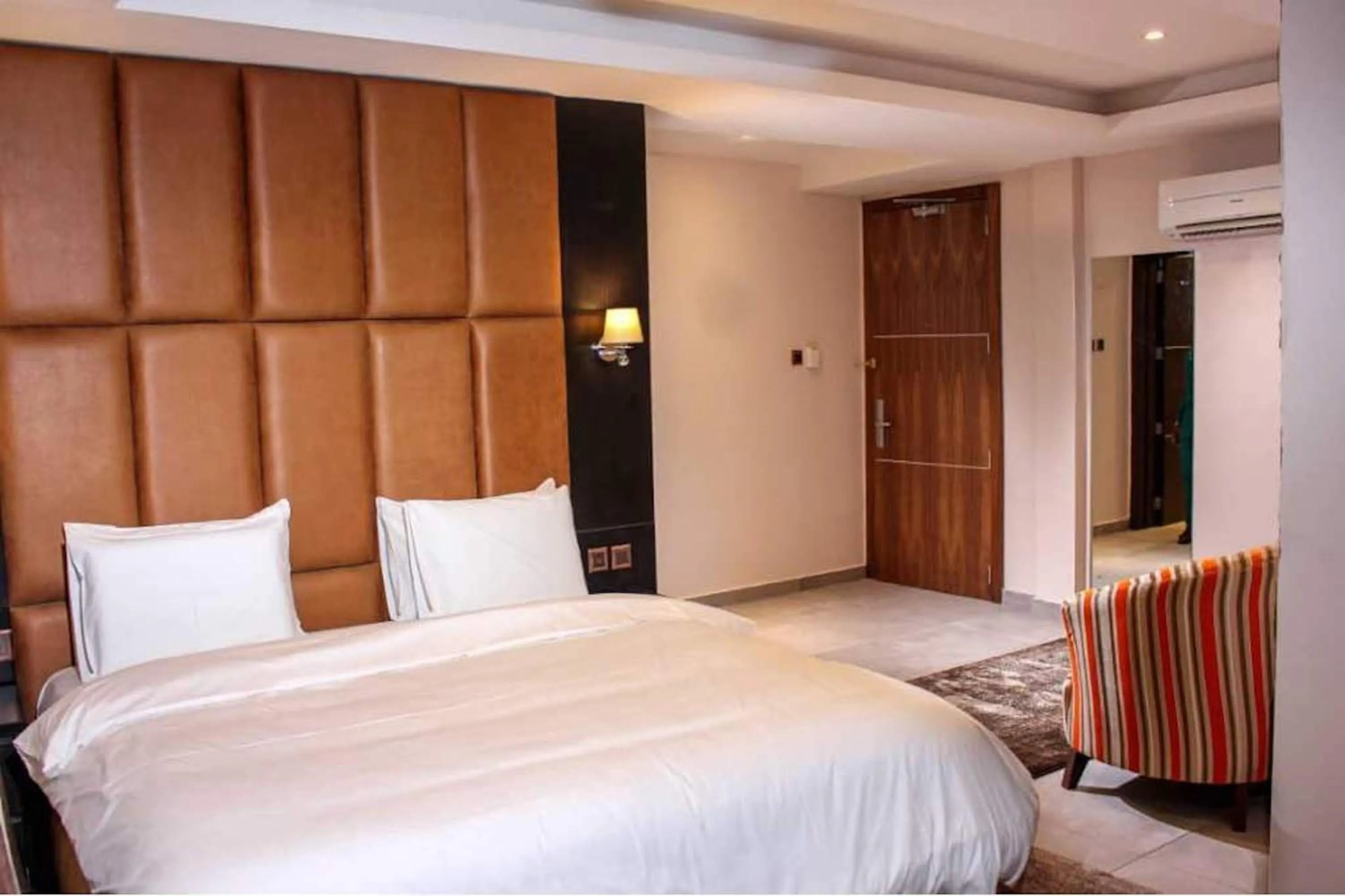 hair dresser in Joshesther Olive Hotel