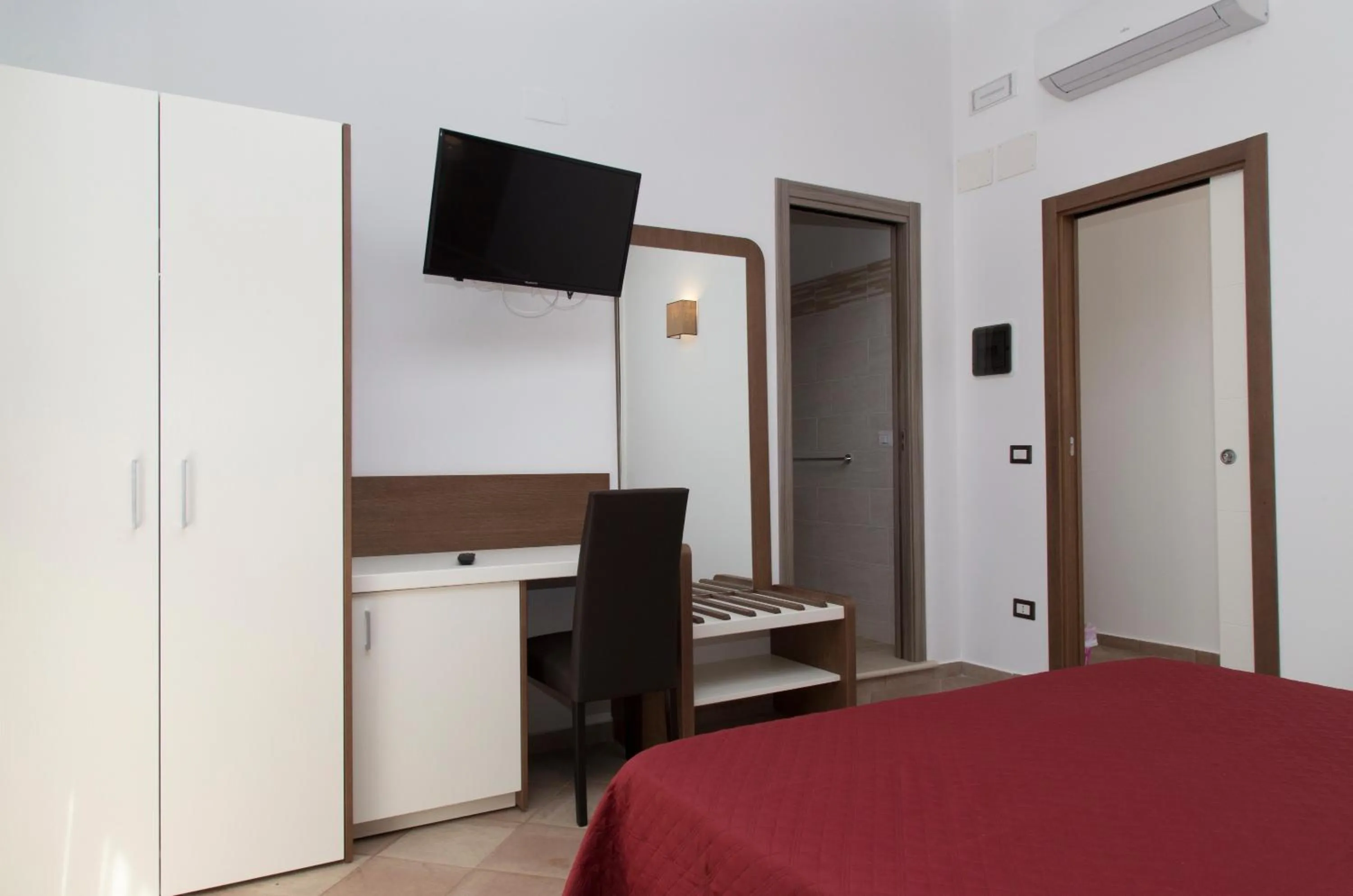 Photo of the whole room, Bed in Villaggio Pineta Petto Bianco