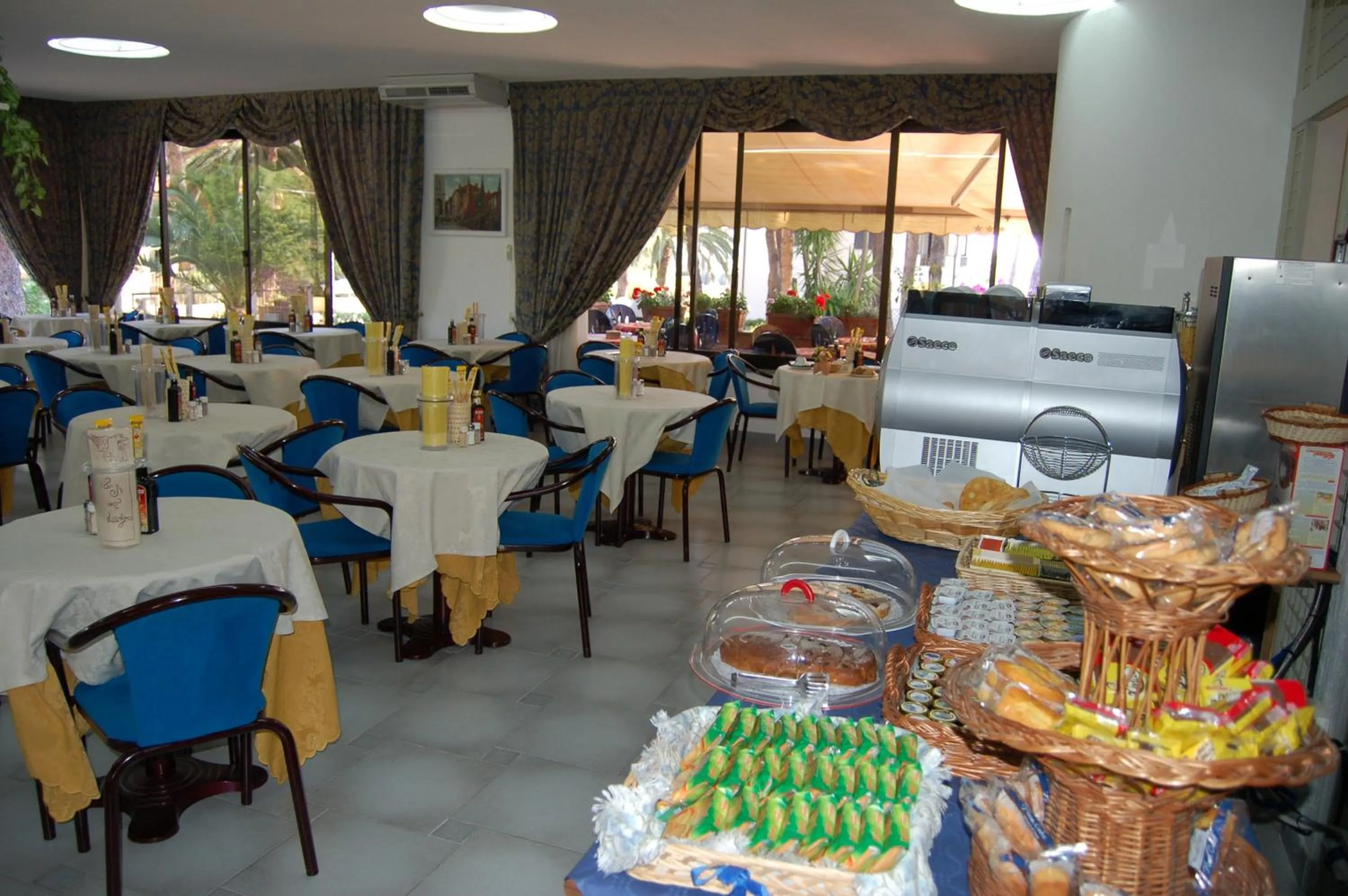 Restaurant/places to eat in Hotel Anfora
