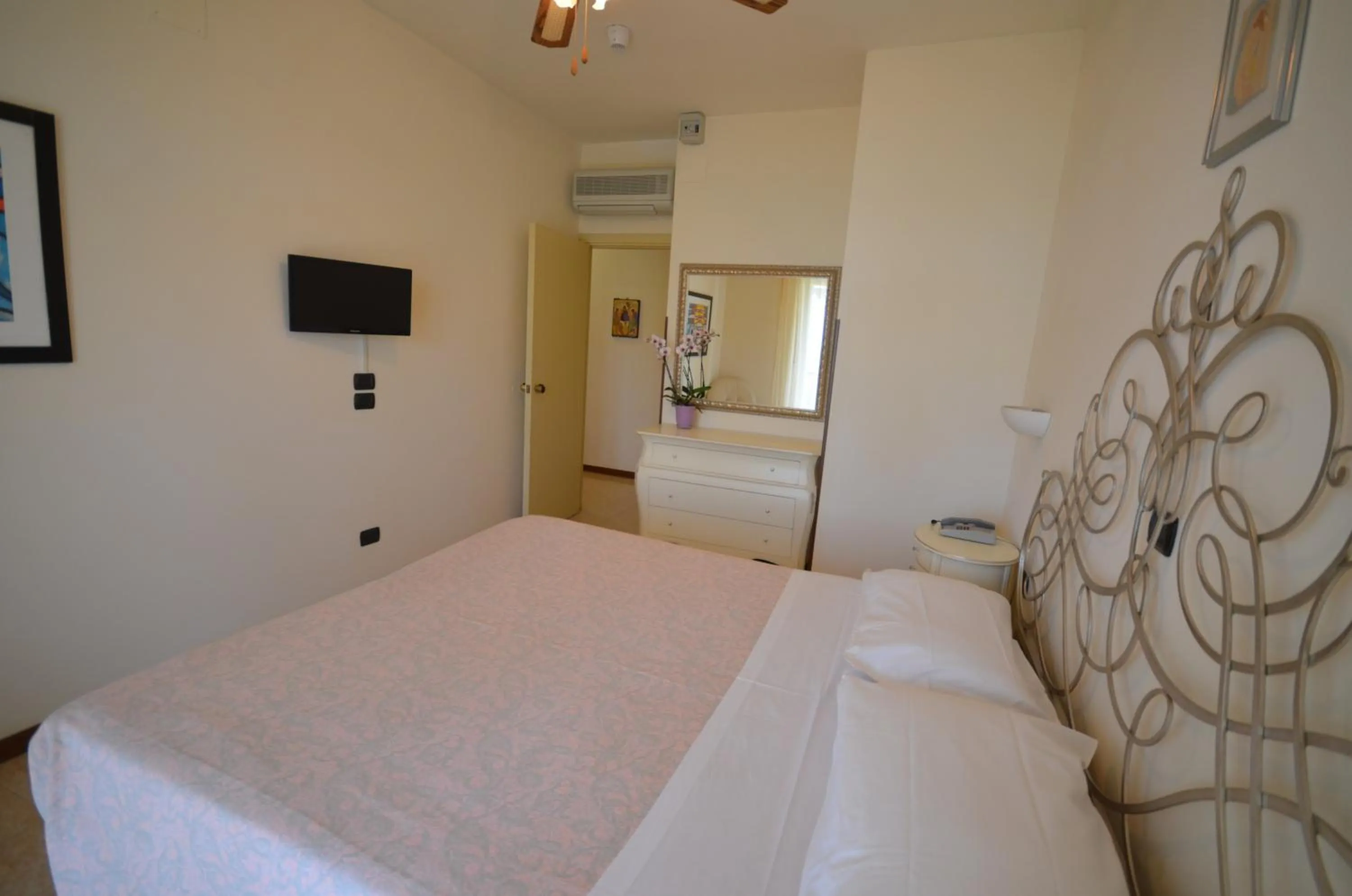 Bedroom, Bed in Family Hotel Relax