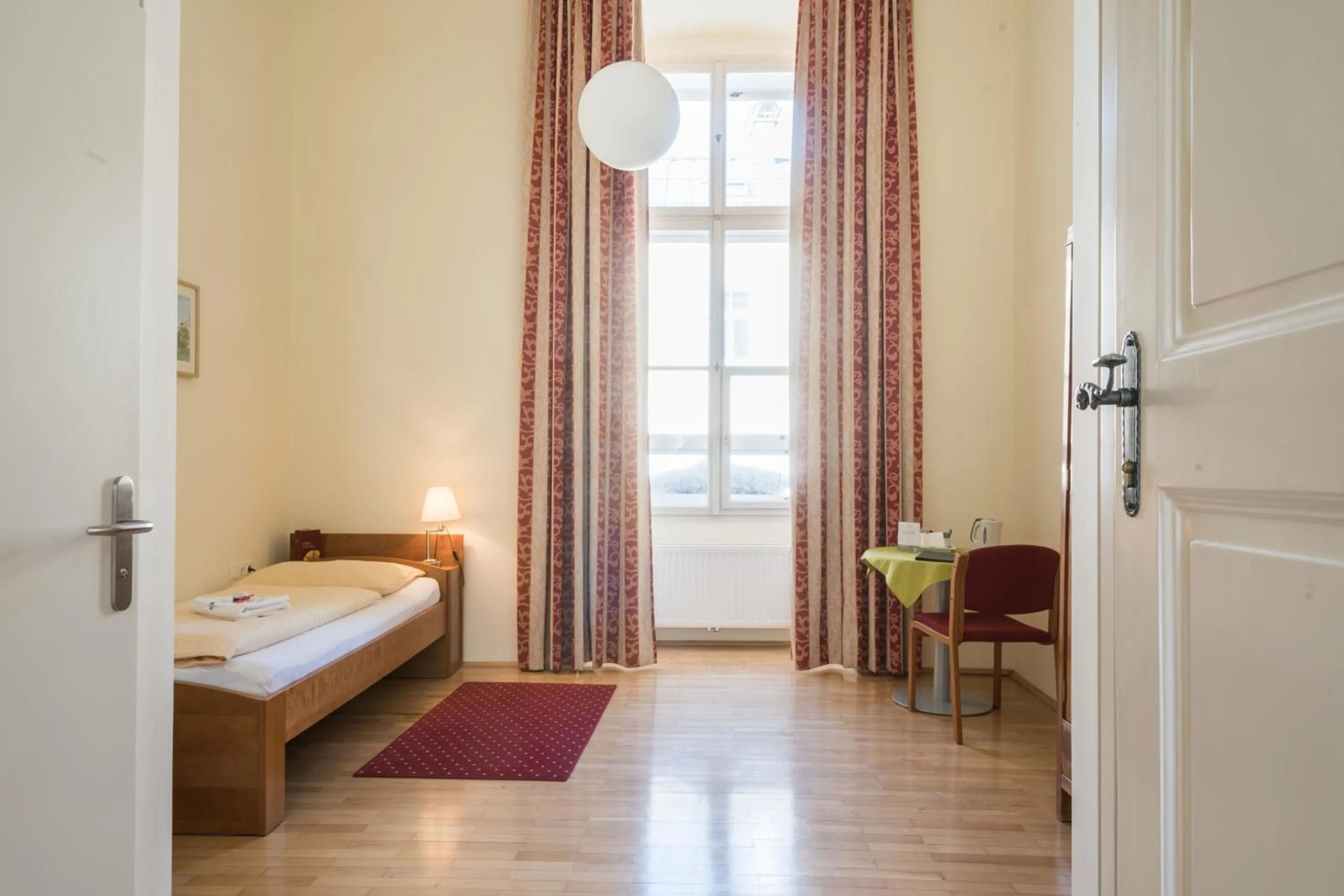 Photo of the whole room, Bed in Gästehaus im Priesterseminar Salzburg