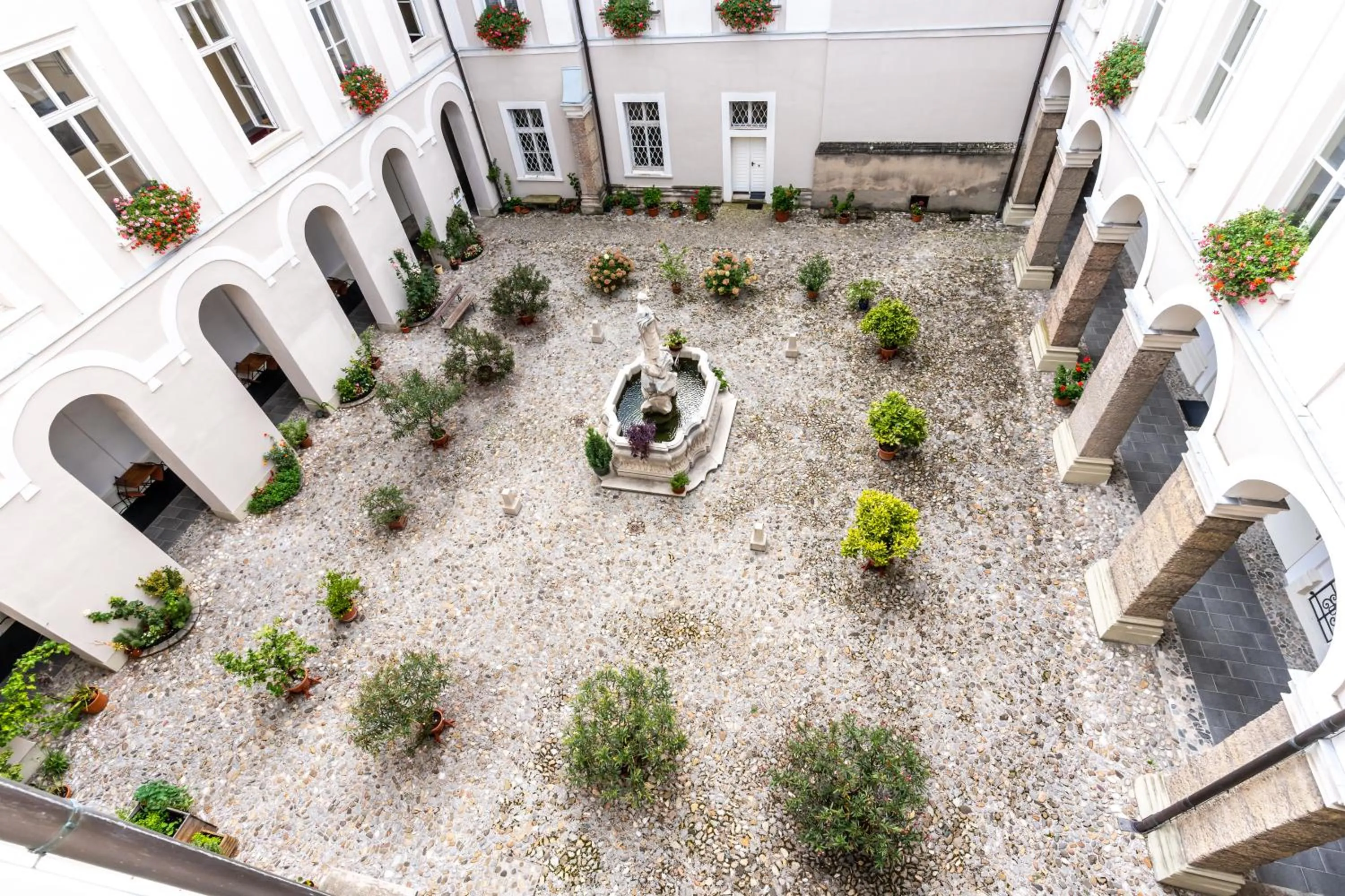 Patio in Gästehaus im Priesterseminar Salzburg