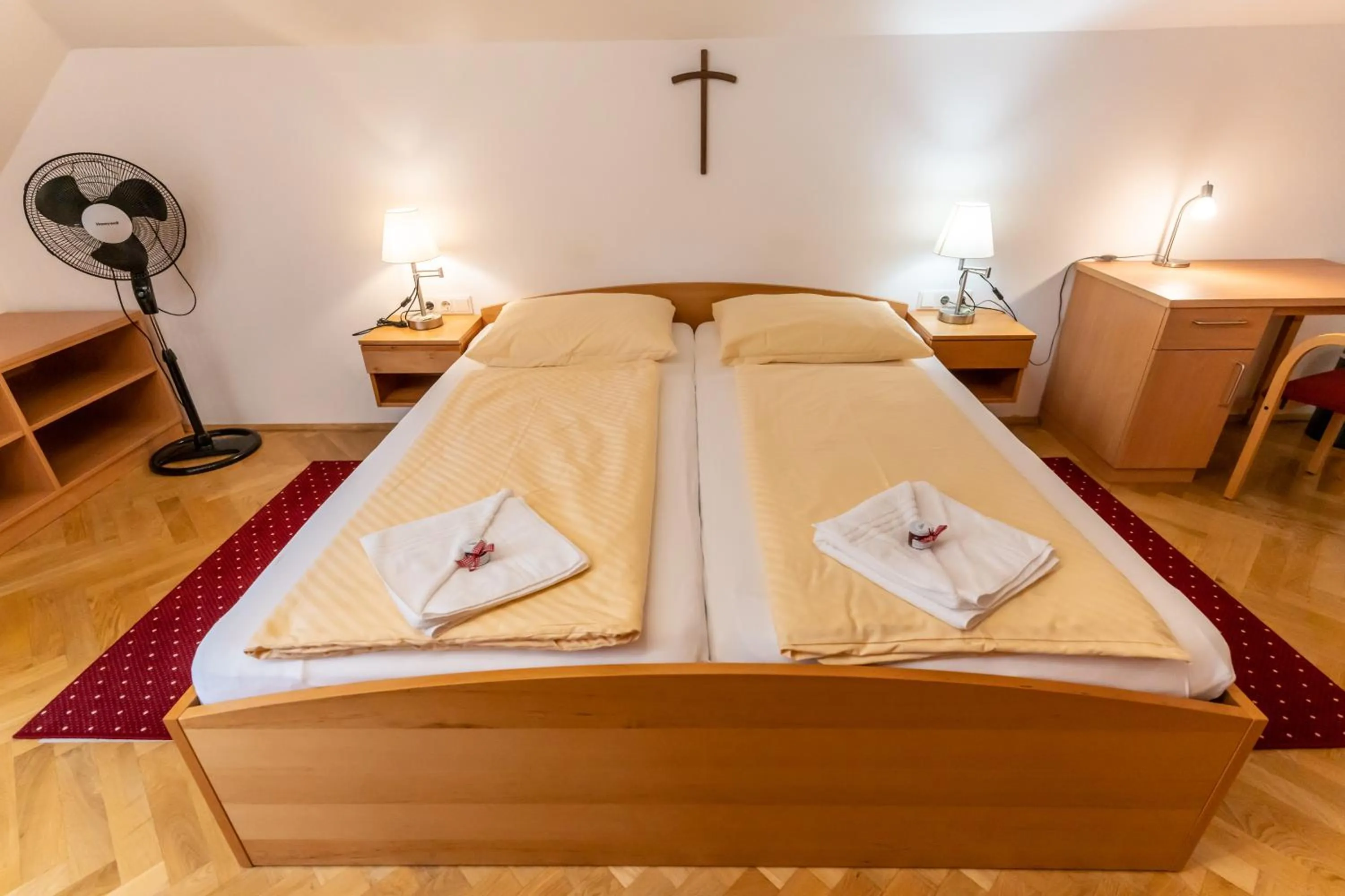 Photo of the whole room, Bed in Gästehaus im Priesterseminar Salzburg