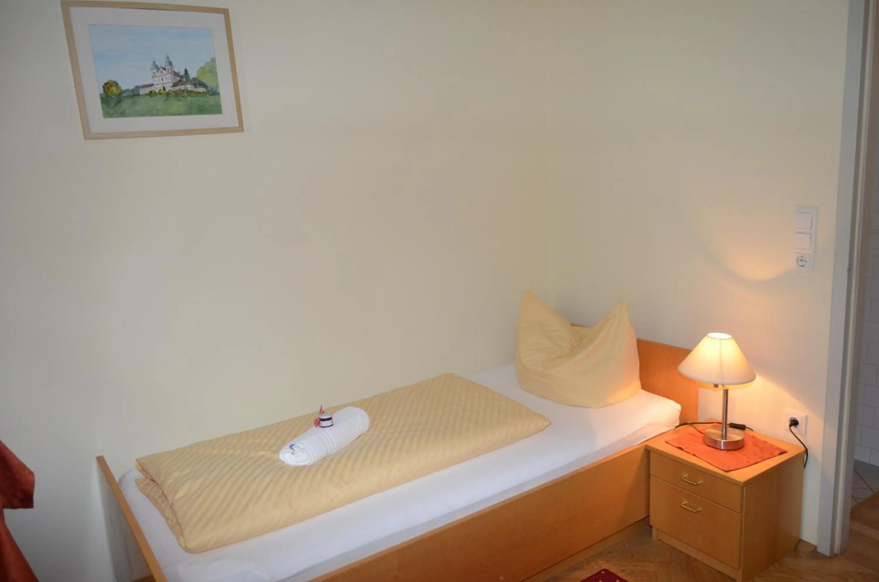 Bed in Gästehaus im Priesterseminar Salzburg