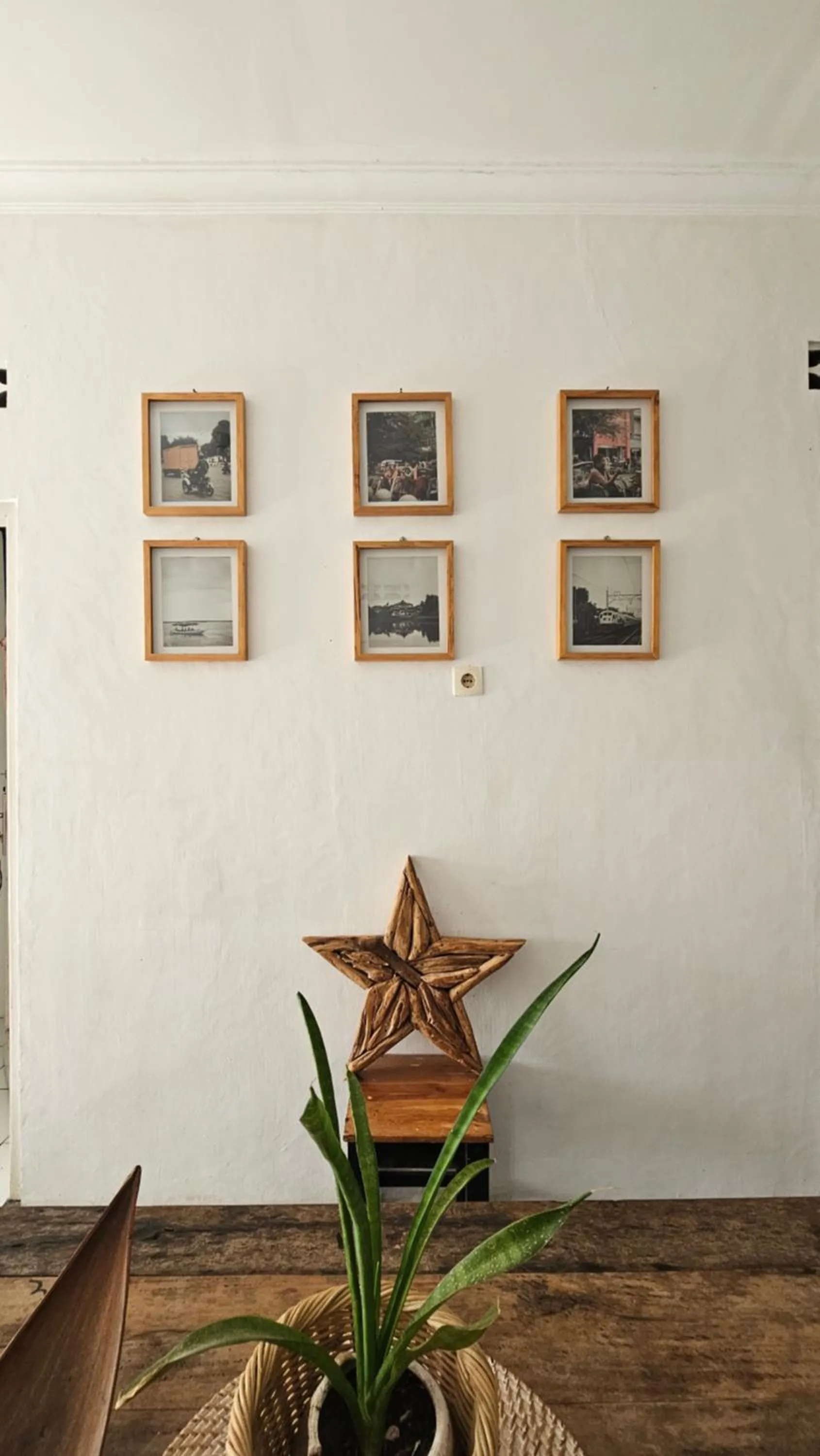 Decorative detail in Oke Baik Hostel