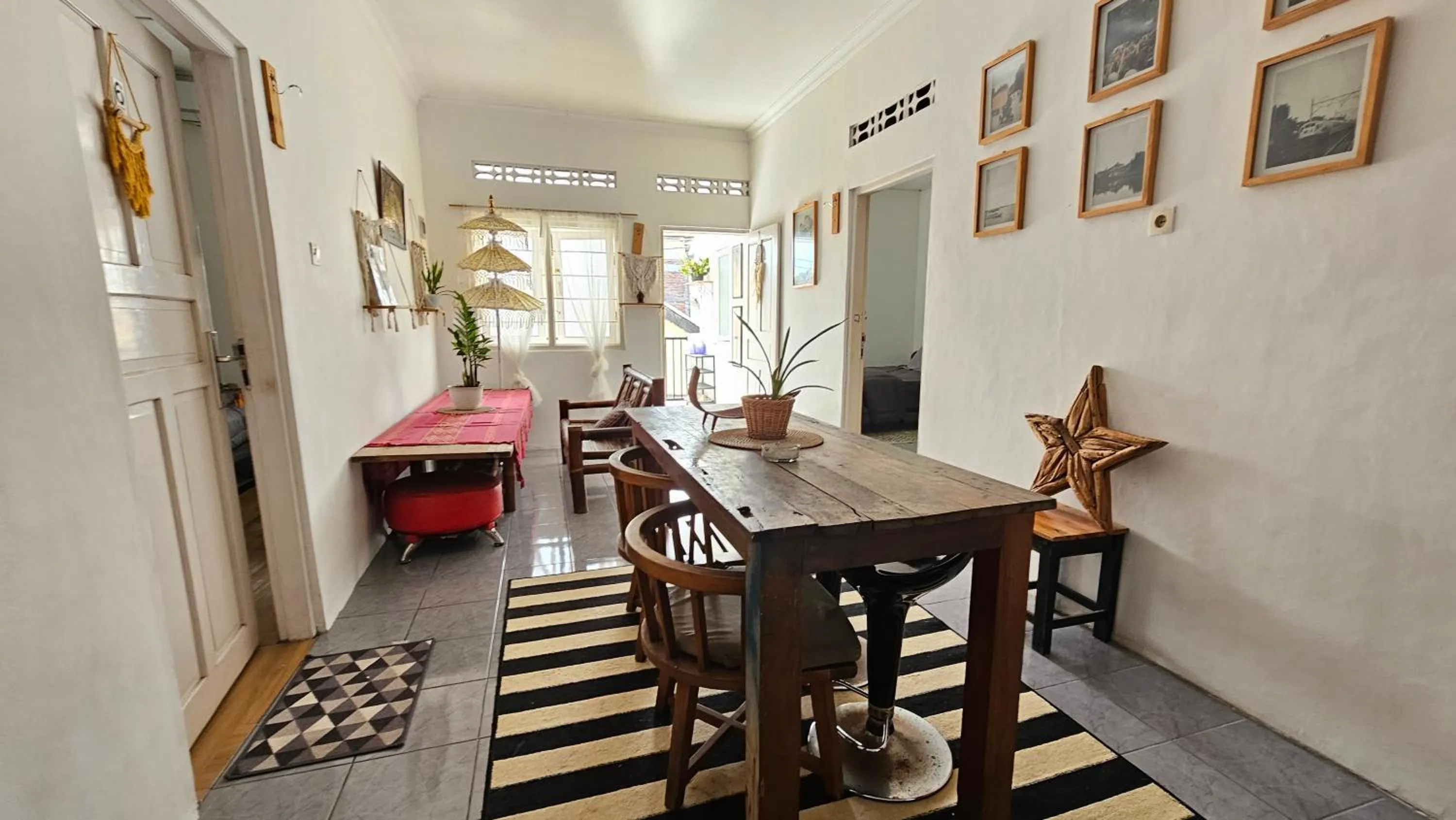 Living room in Oke Baik Hostel