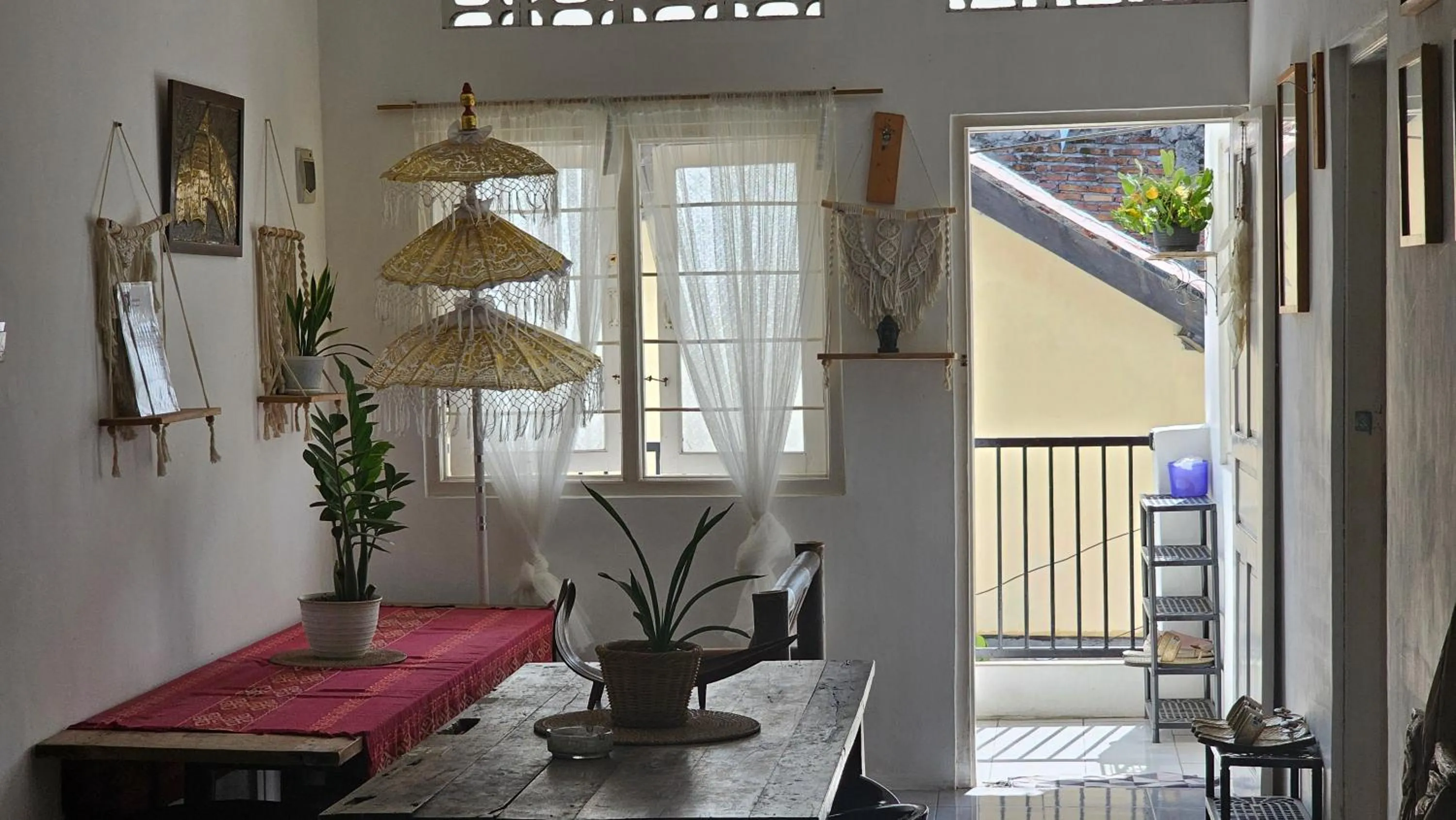 Dining area in Oke Baik Hostel