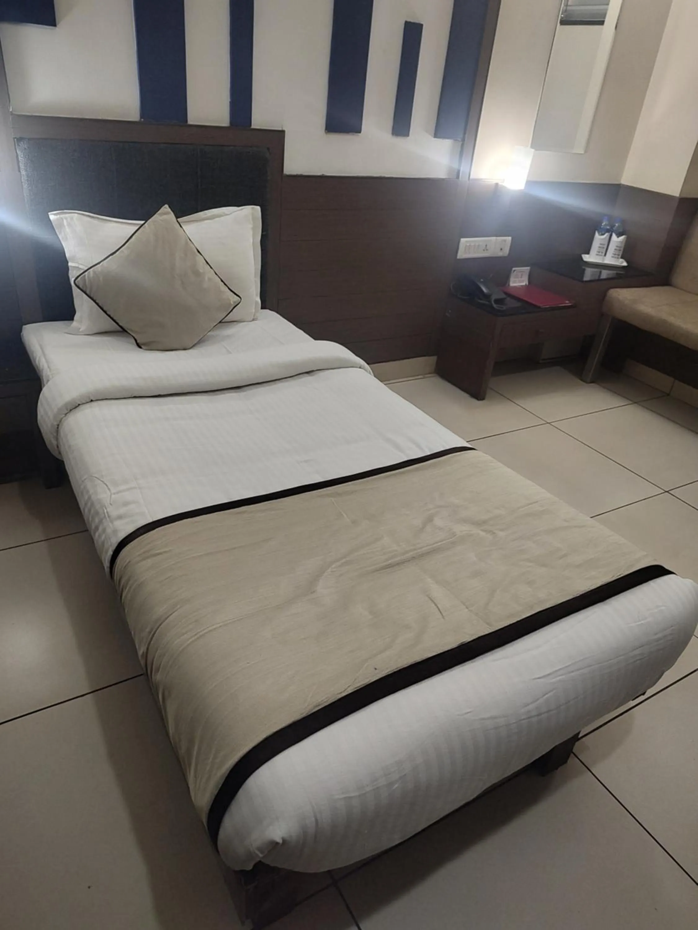 Bed in Hotel Merlin International