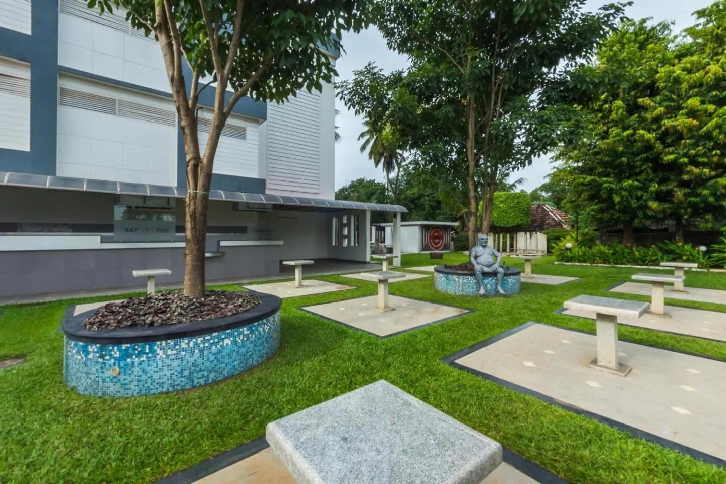 Garden in Hotel Merlin International