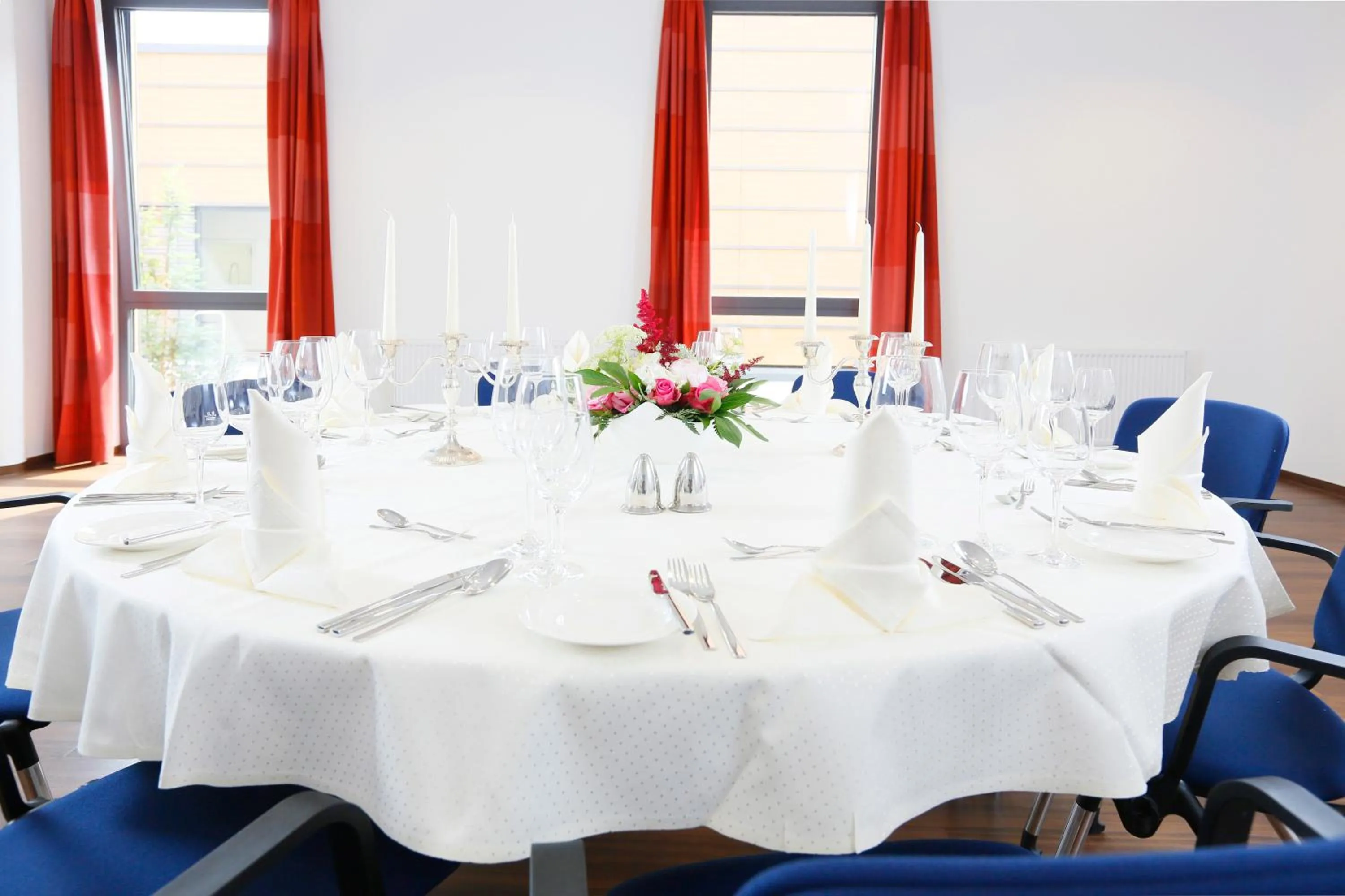 Restaurant/places to eat in Hotel Franz