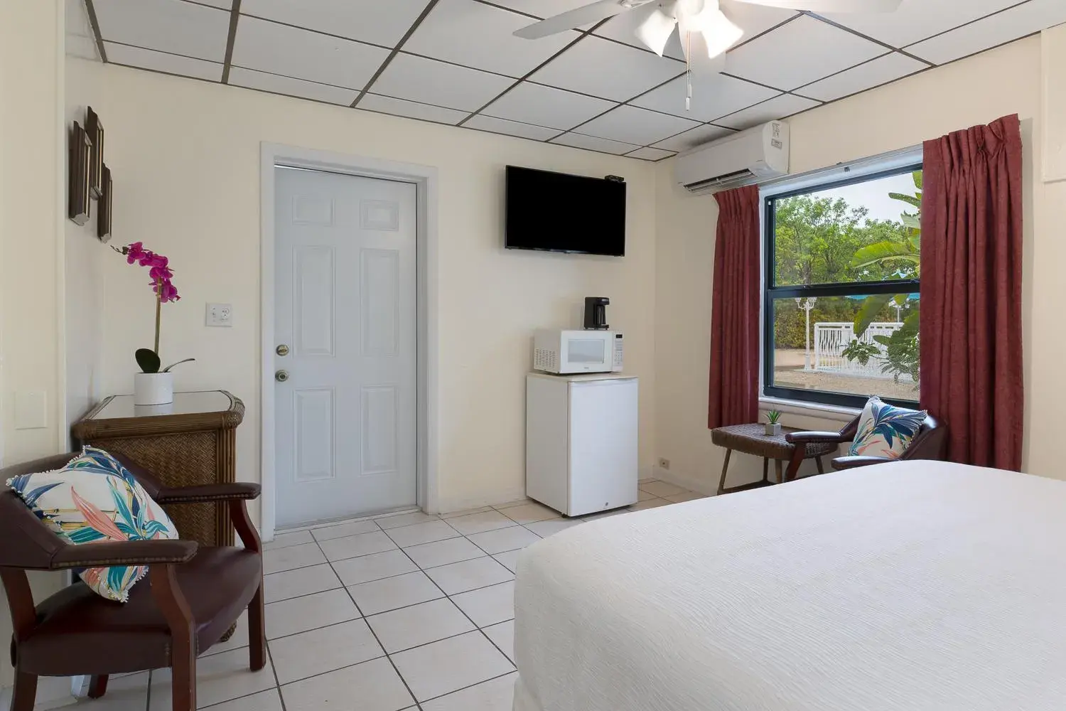 Queen Room with Pool View in Rock Reef Resort Queen Room with Pool View in Rock Reef Resort