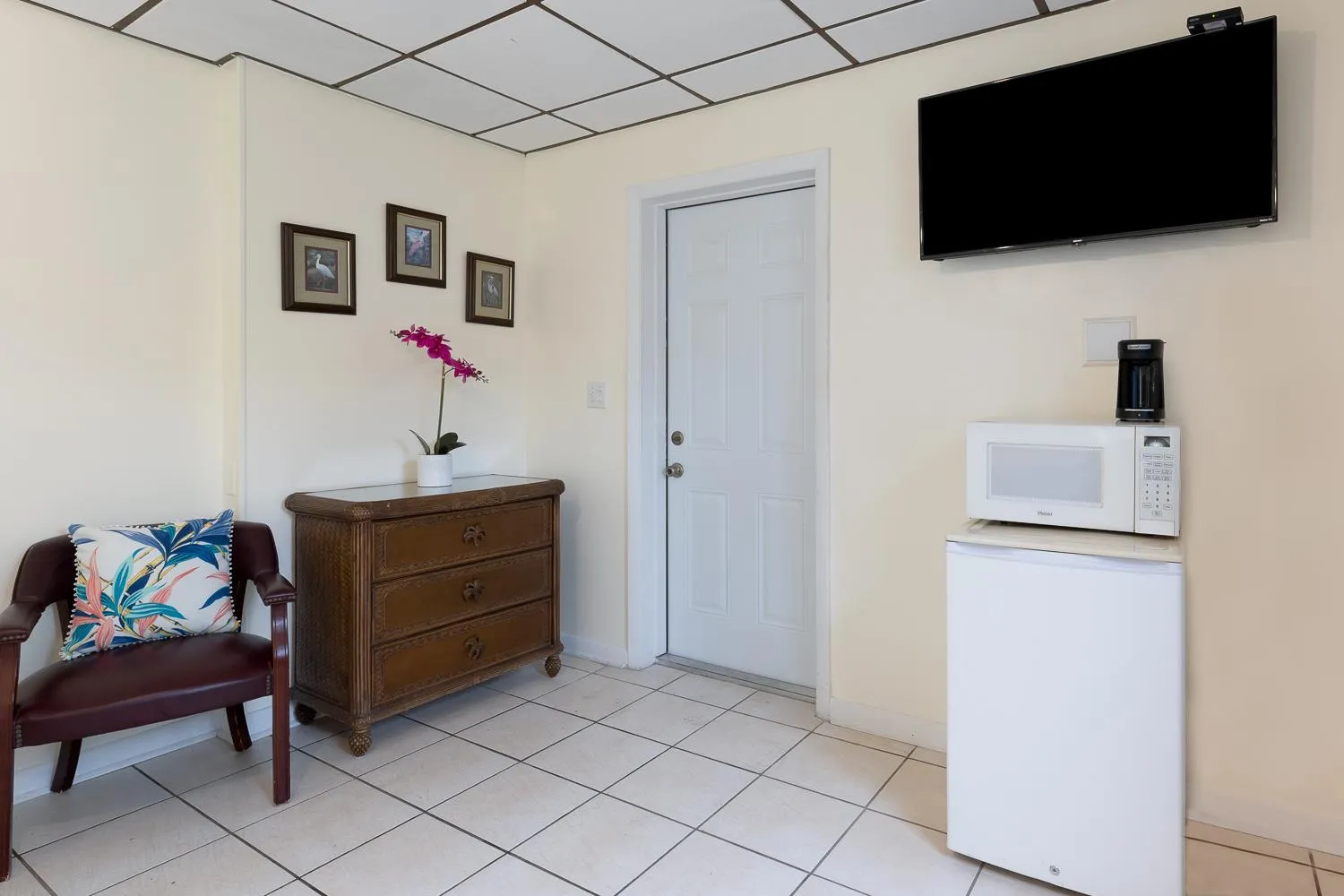 Seating area in Rock Reef Resort