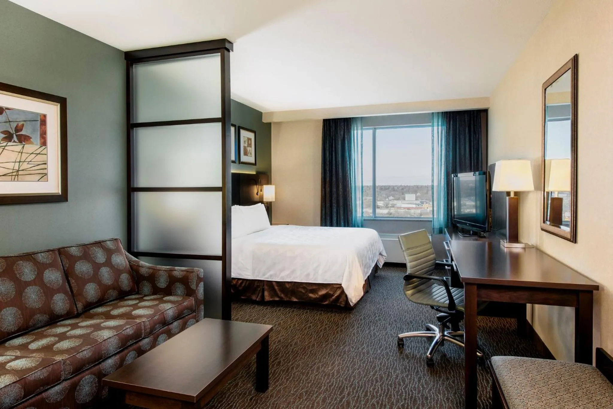 Photo of the whole room, Bed in Holiday Inn Saskatoon Downtown by IHG