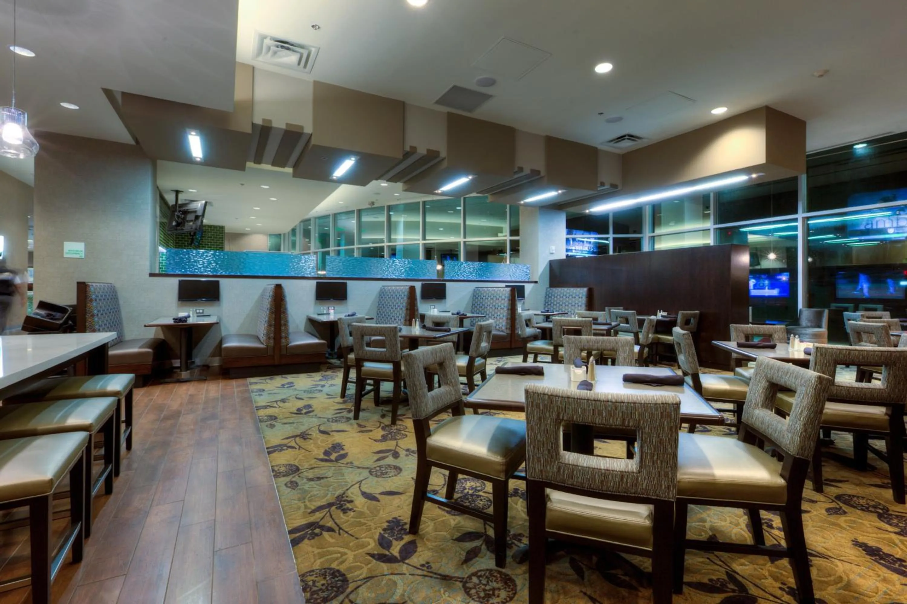 Restaurant/places to eat in Holiday Inn Saskatoon Downtown by IHG