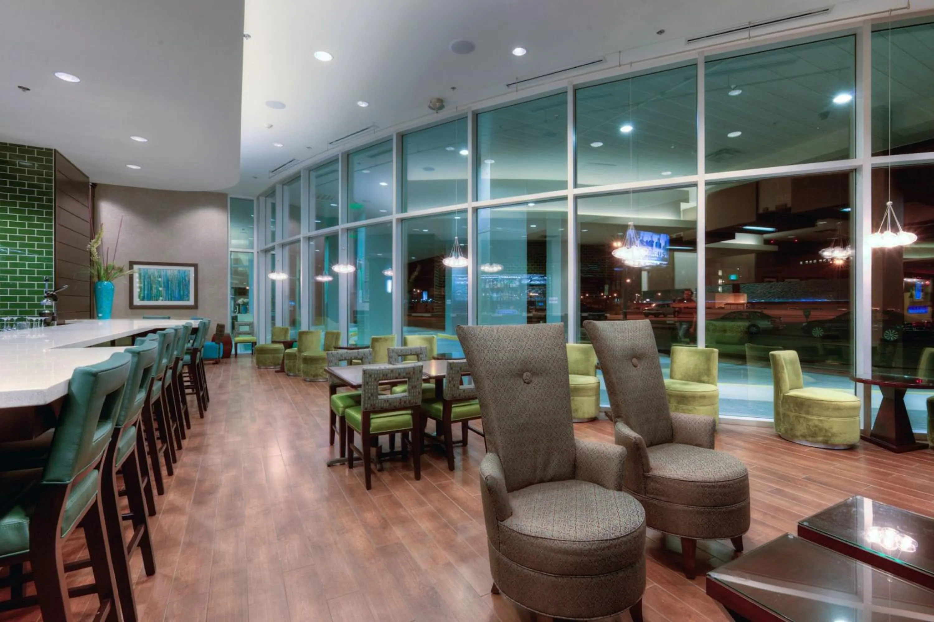Lounge or bar in Holiday Inn Saskatoon Downtown by IHG