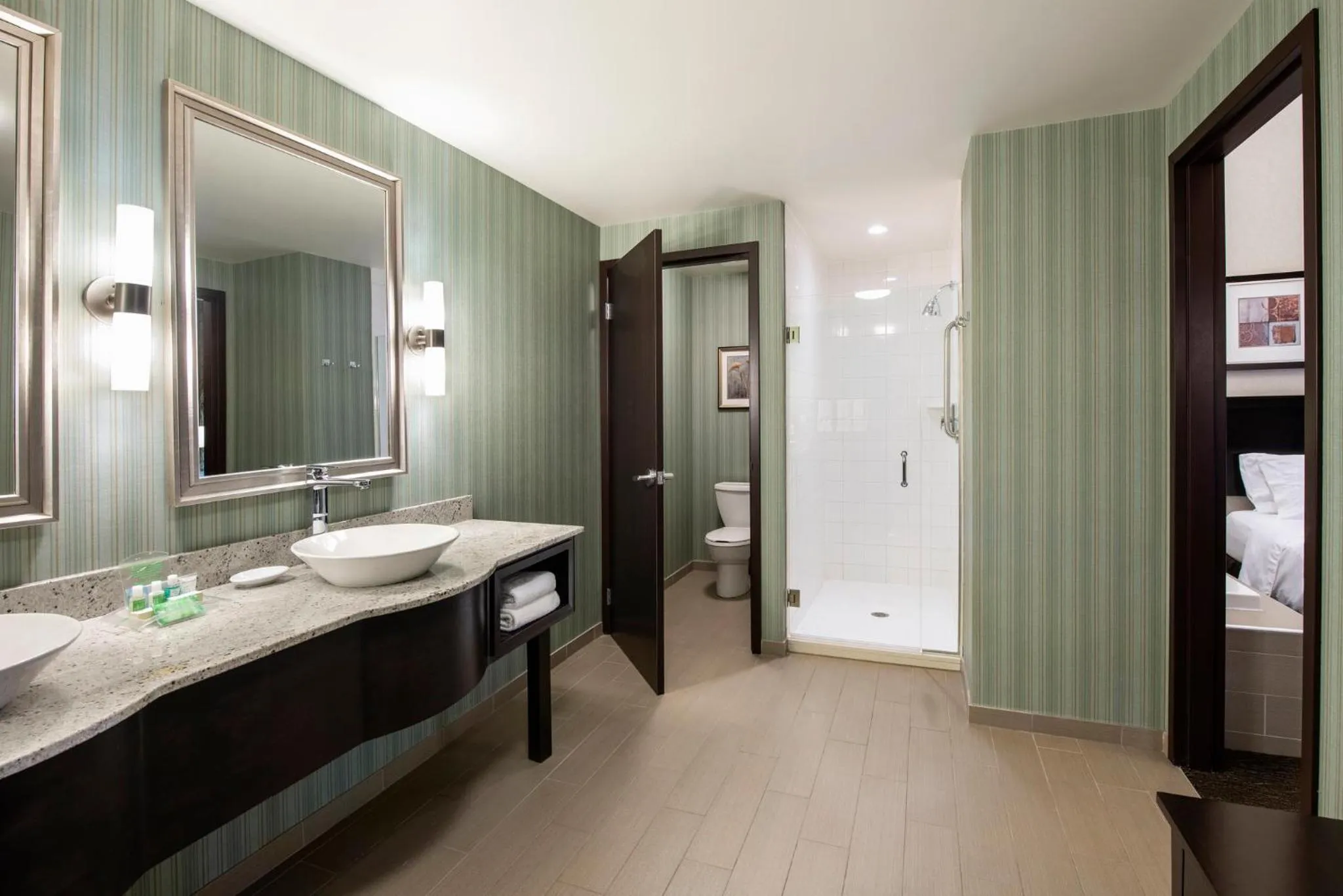 Bathroom, Bed in Holiday Inn Saskatoon Downtown by IHG