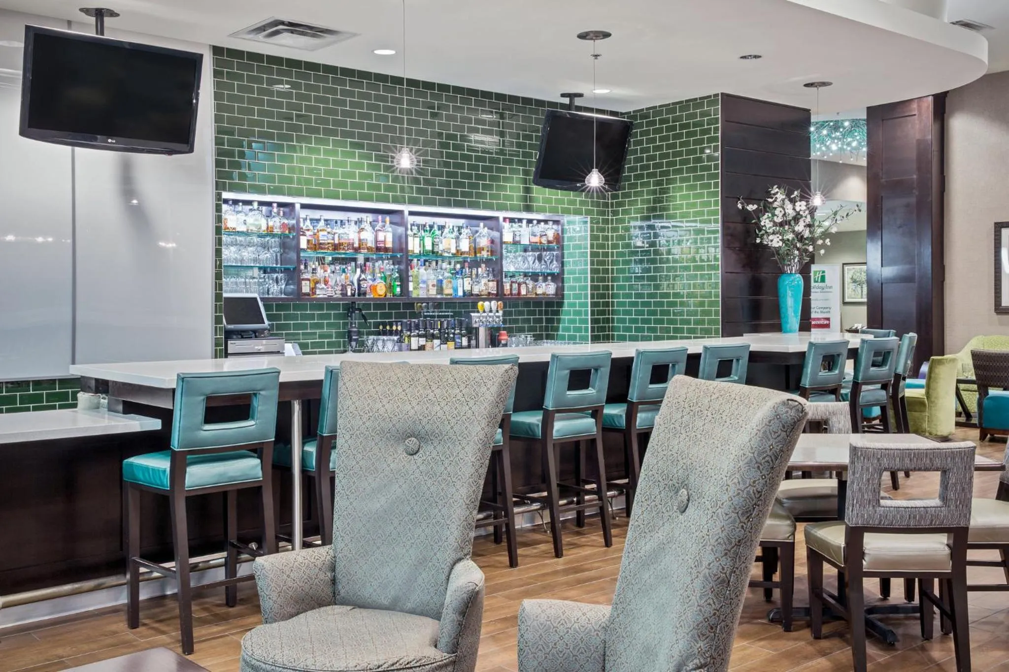 Lounge or bar in Holiday Inn Saskatoon Downtown by IHG