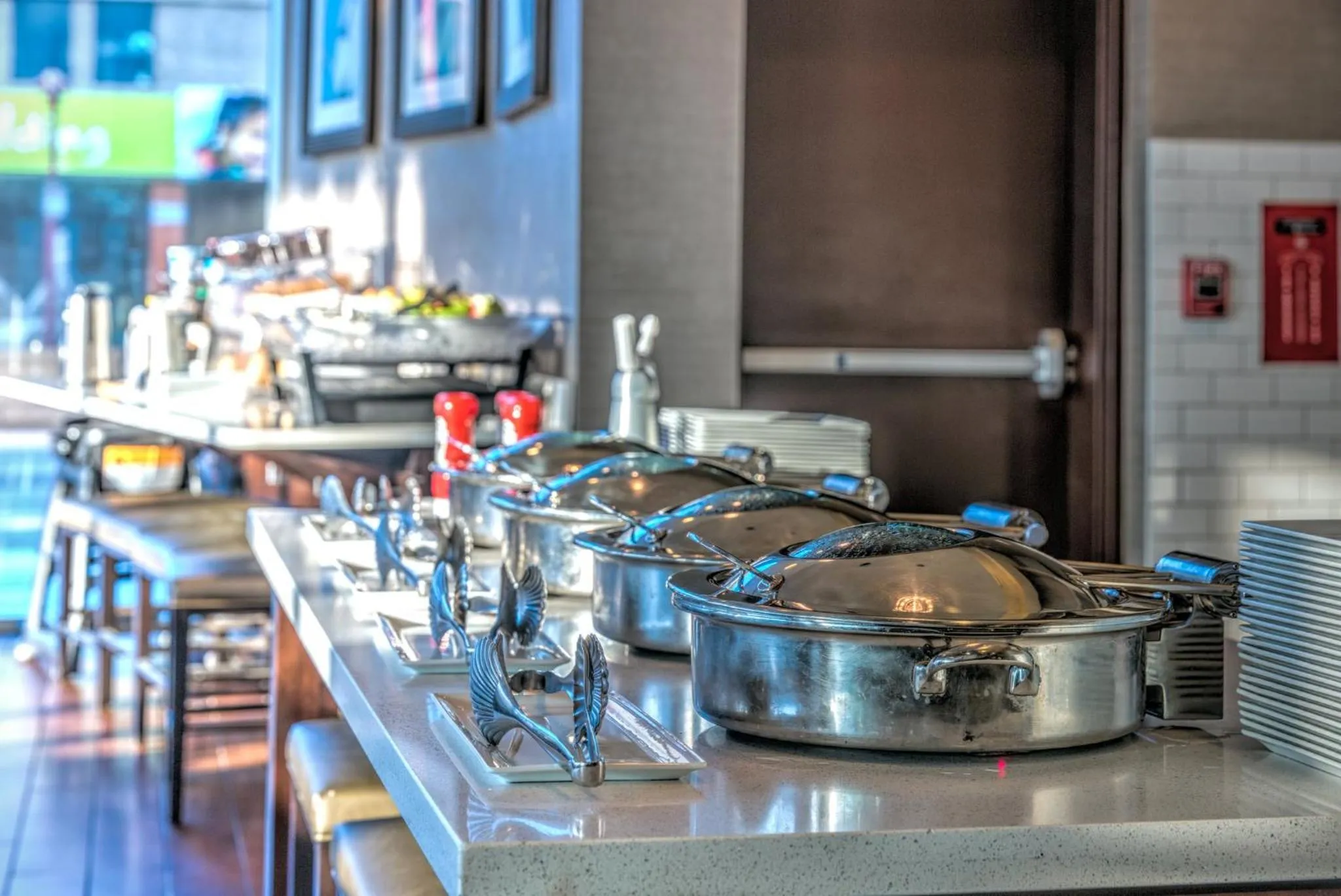 Restaurant/places to eat in Holiday Inn Saskatoon Downtown by IHG